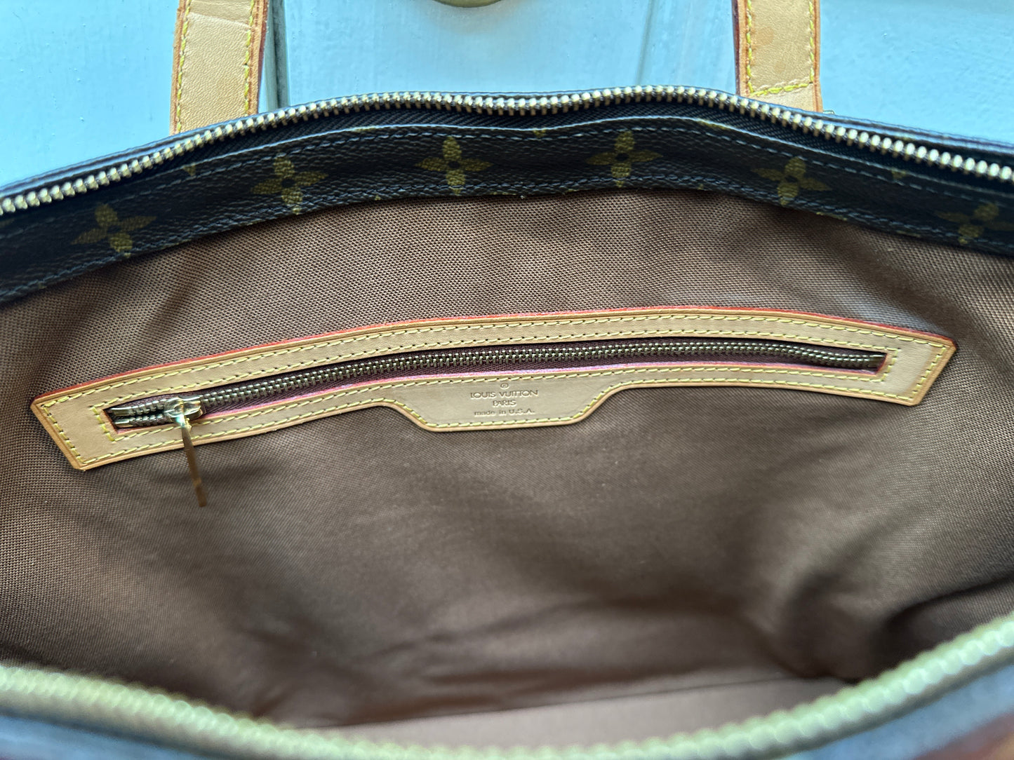 Pre-loved Louis Vuitton
Kabamezo Cabas Mezzo Tote Bag 2002 monogram
