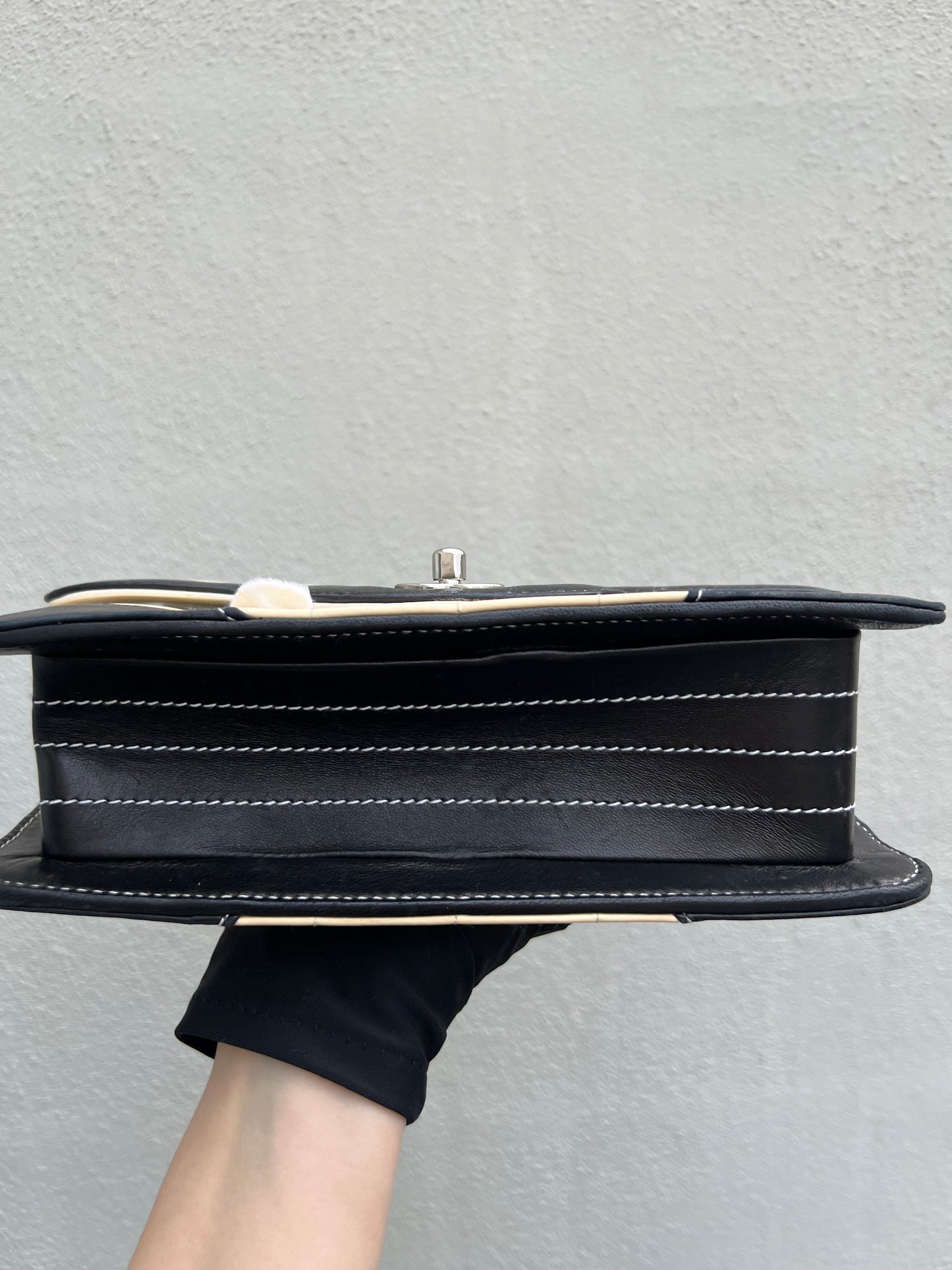 Pre-loved Chanel Patent Leather Shoulder Bag