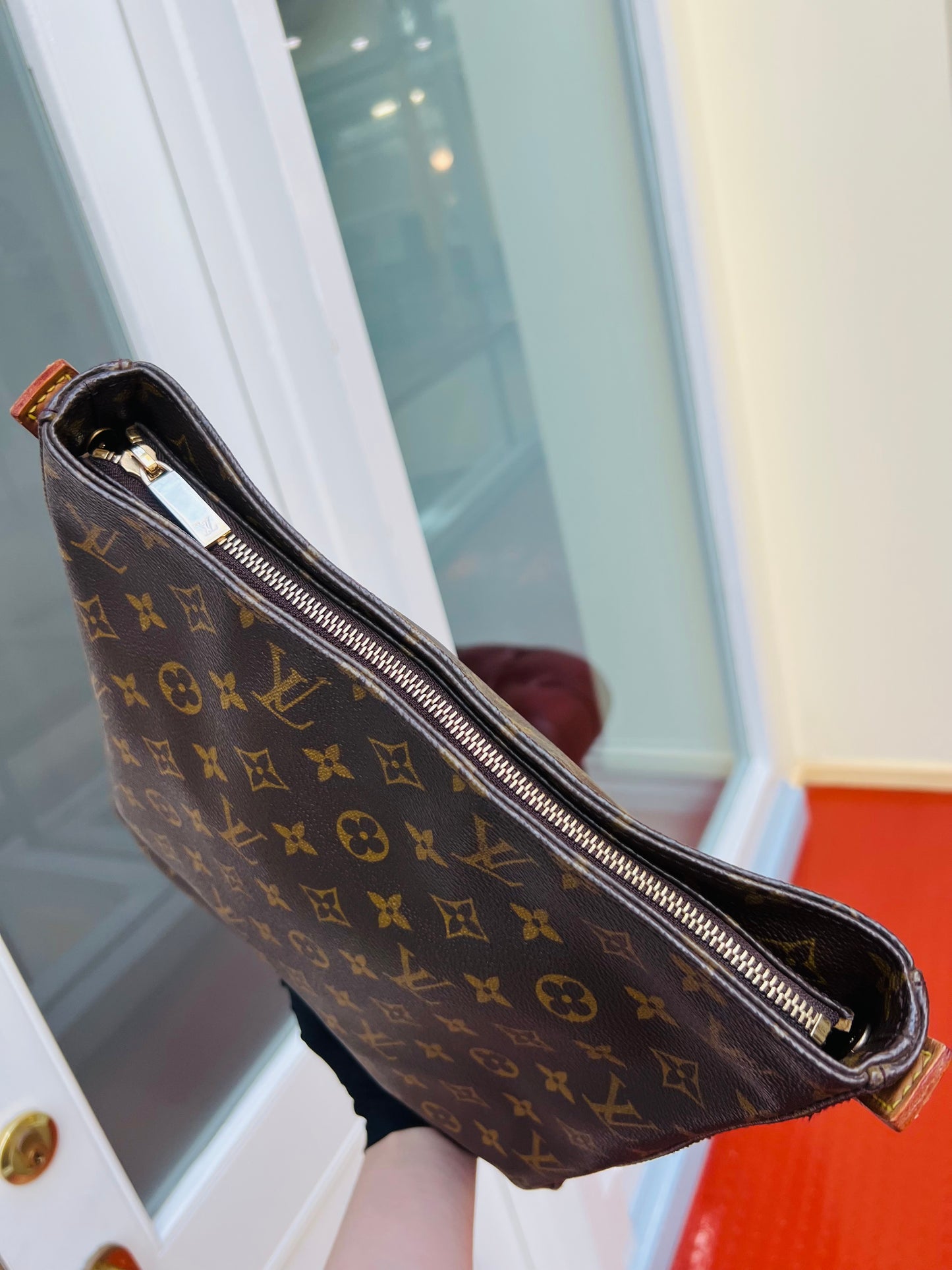 Pre-loved Louis Vuitton Looping Leather Handbag Monogram GM 2001