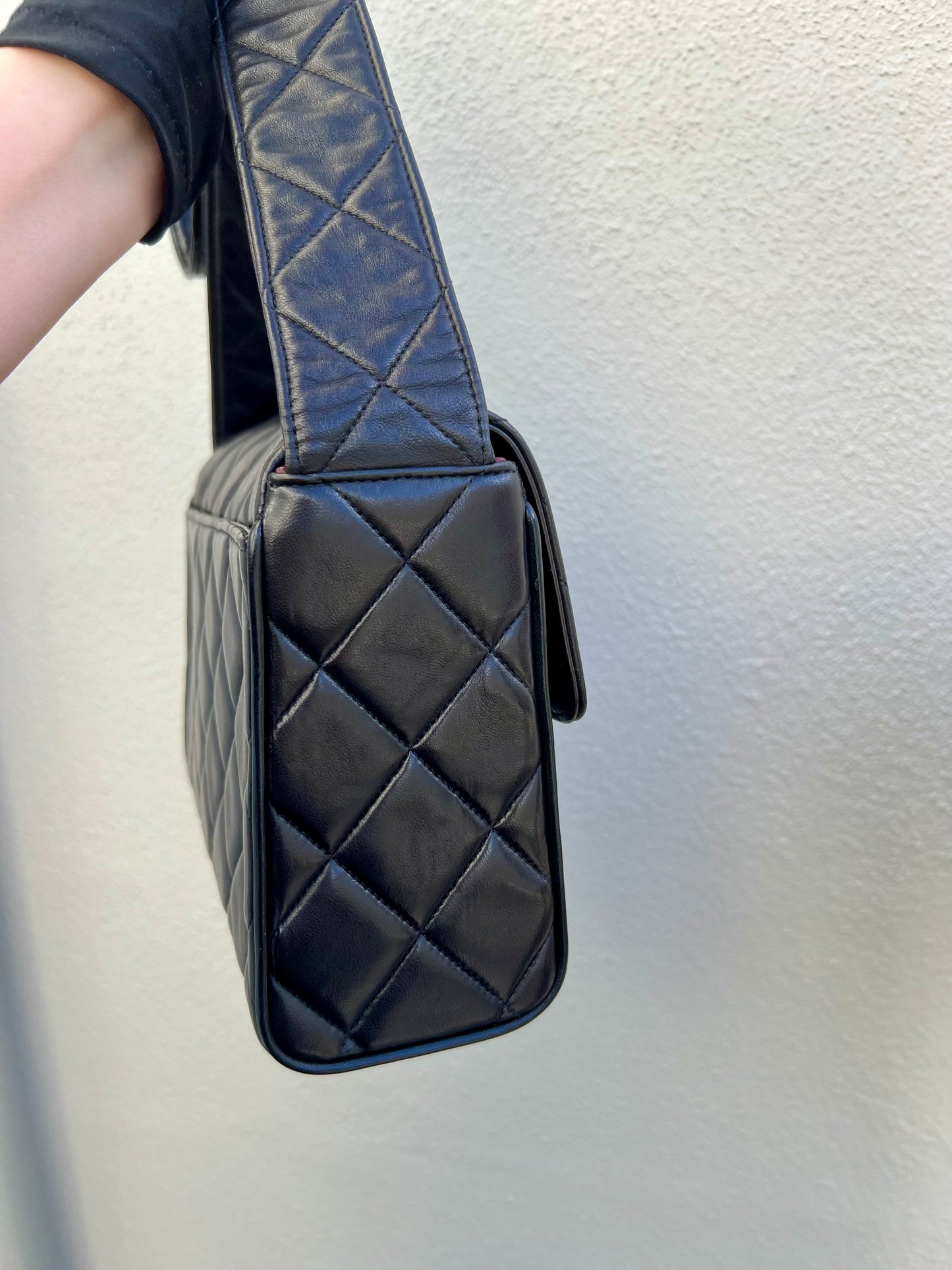 Pre- loved Chanel Black Quilted Lambskin Vintage Medium Leather Logo Flap Bag