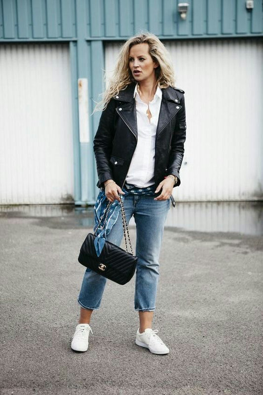 Pre-loved Chanel Classic Single Flap Bag Chevron Lambskin Medium Black