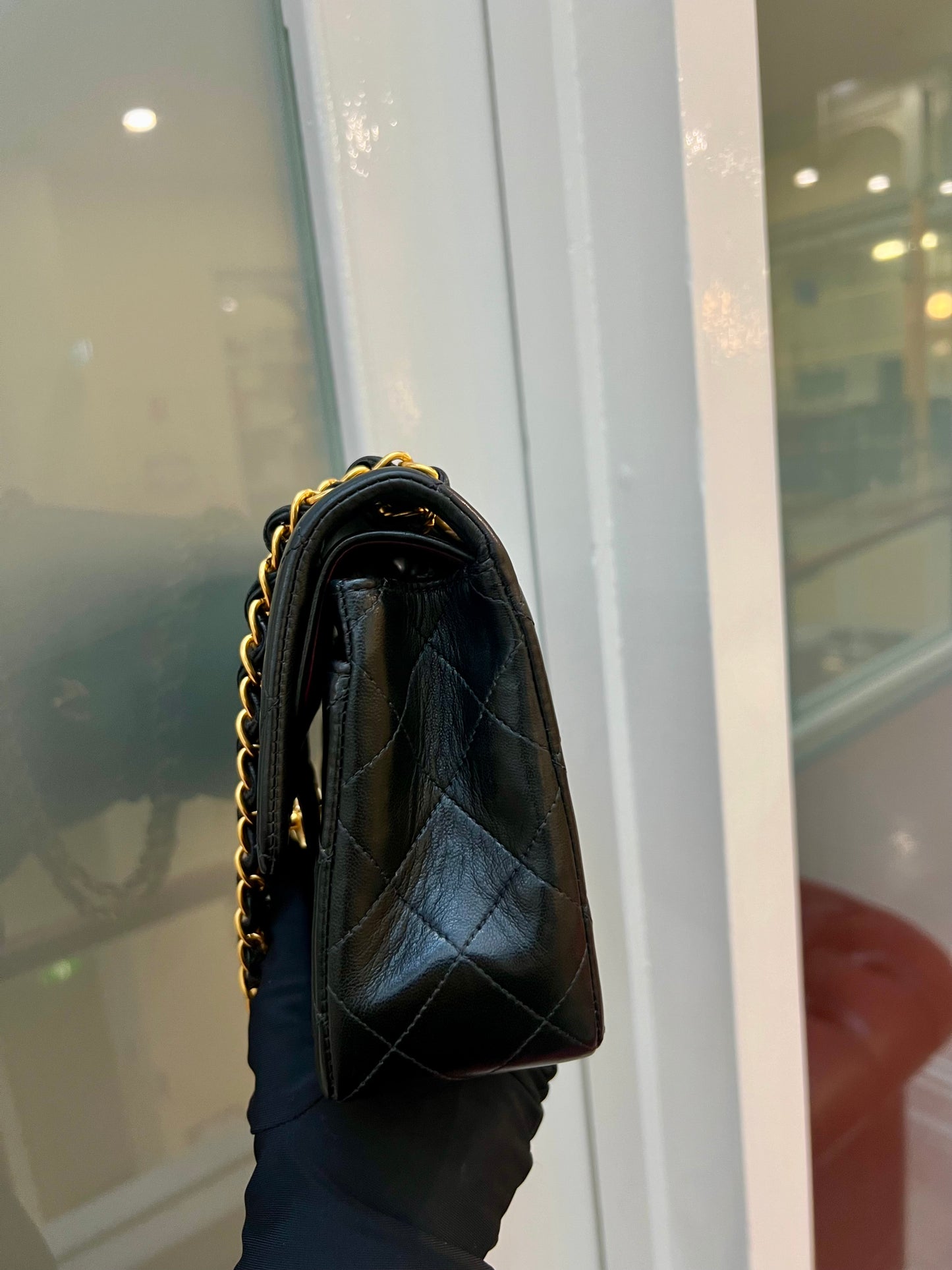 Pre-loved Chanel Vintage Classic Double Flat Leather crossbody Bag 23cm Black