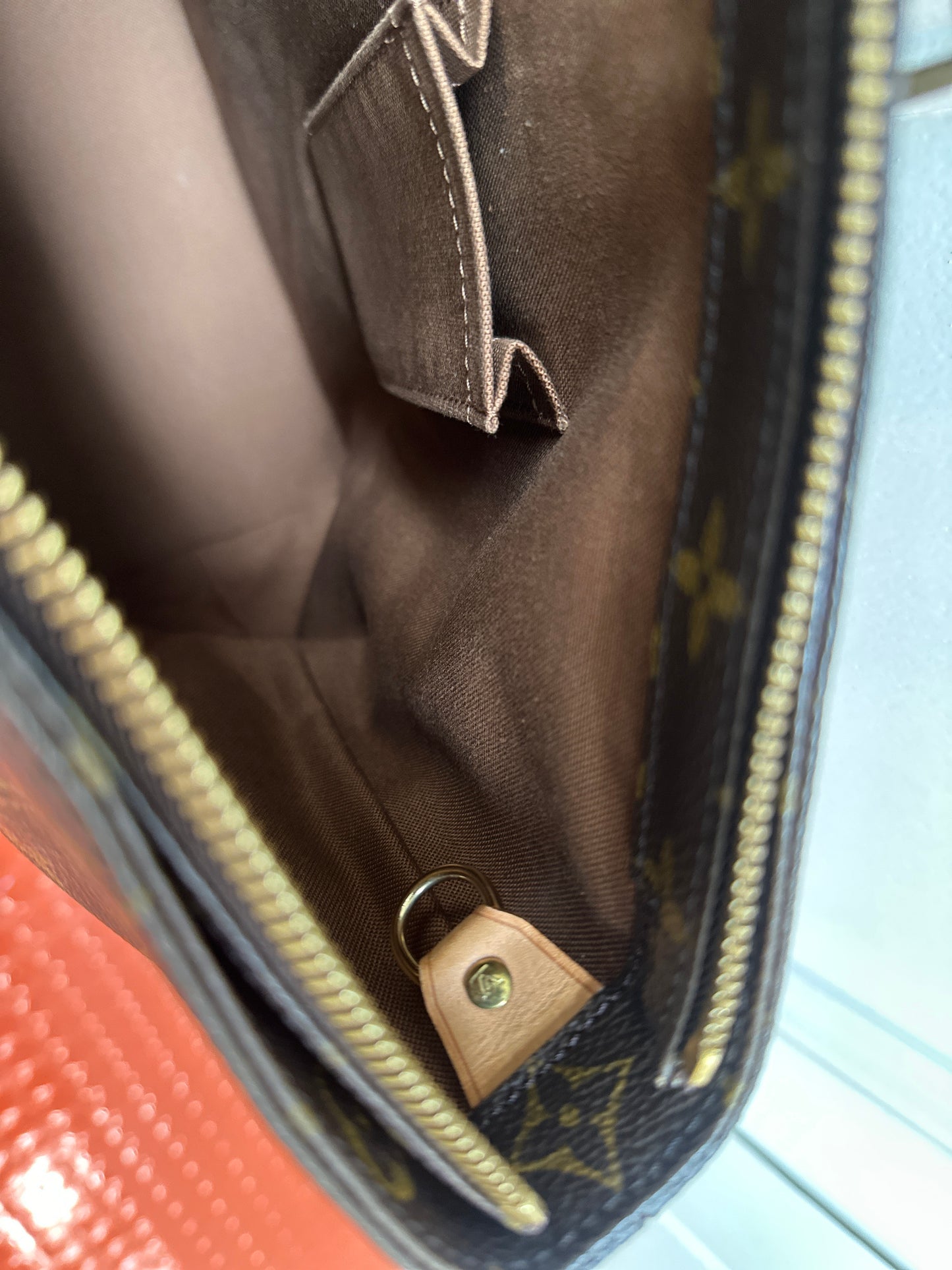 Pre-loved Louis Vuitton
Kabamezo Cabas Mezzo Tote Bag 2002 monogram