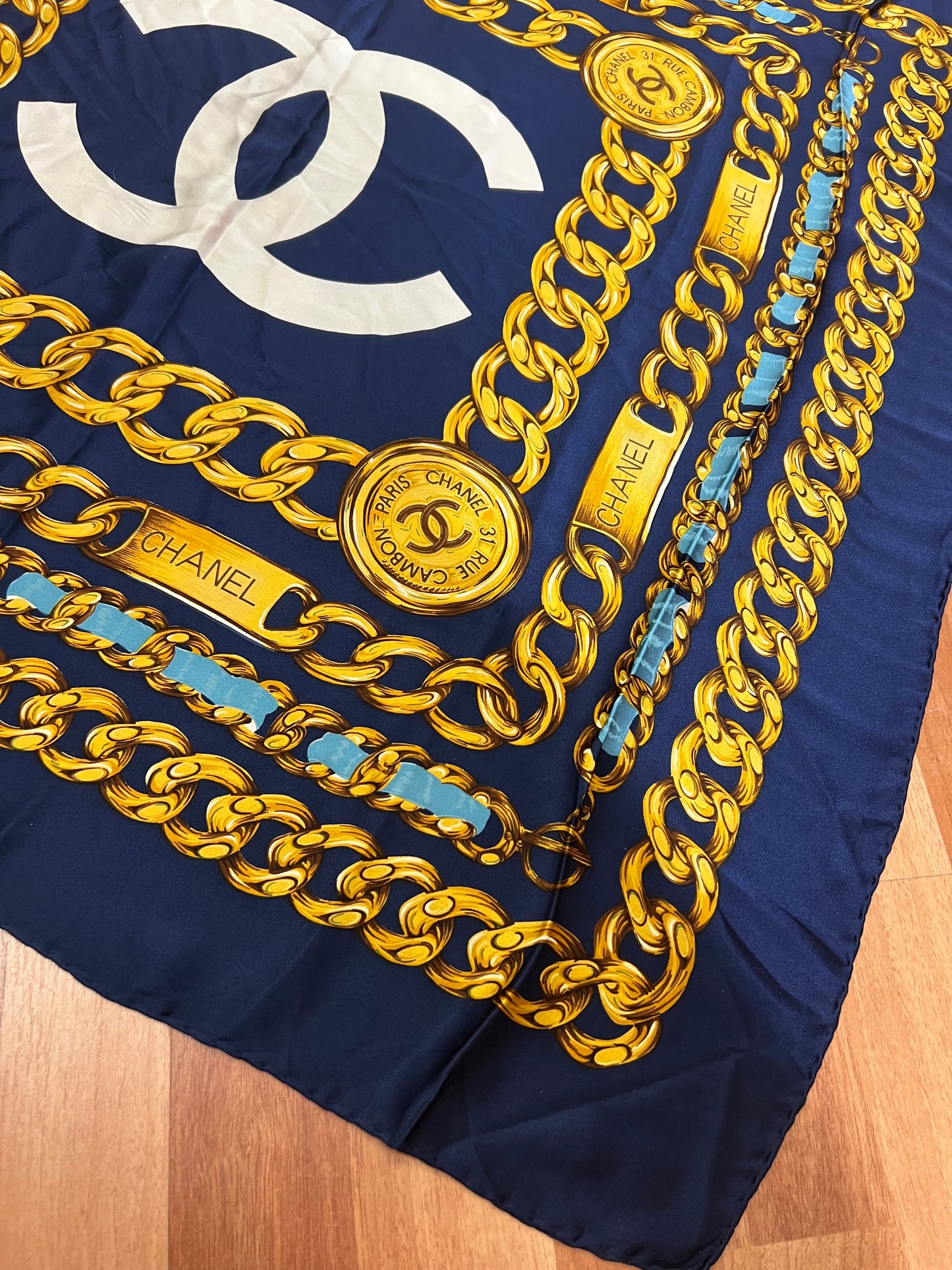 Pre-owen Vintage Chanel CC Logo Scraf Gold Chain Links Silk 1990s