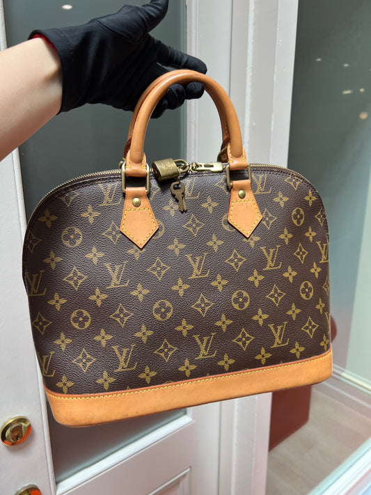 Pre-loved Louis Vuitton Alma Leather Handbag PM 32cm 1999