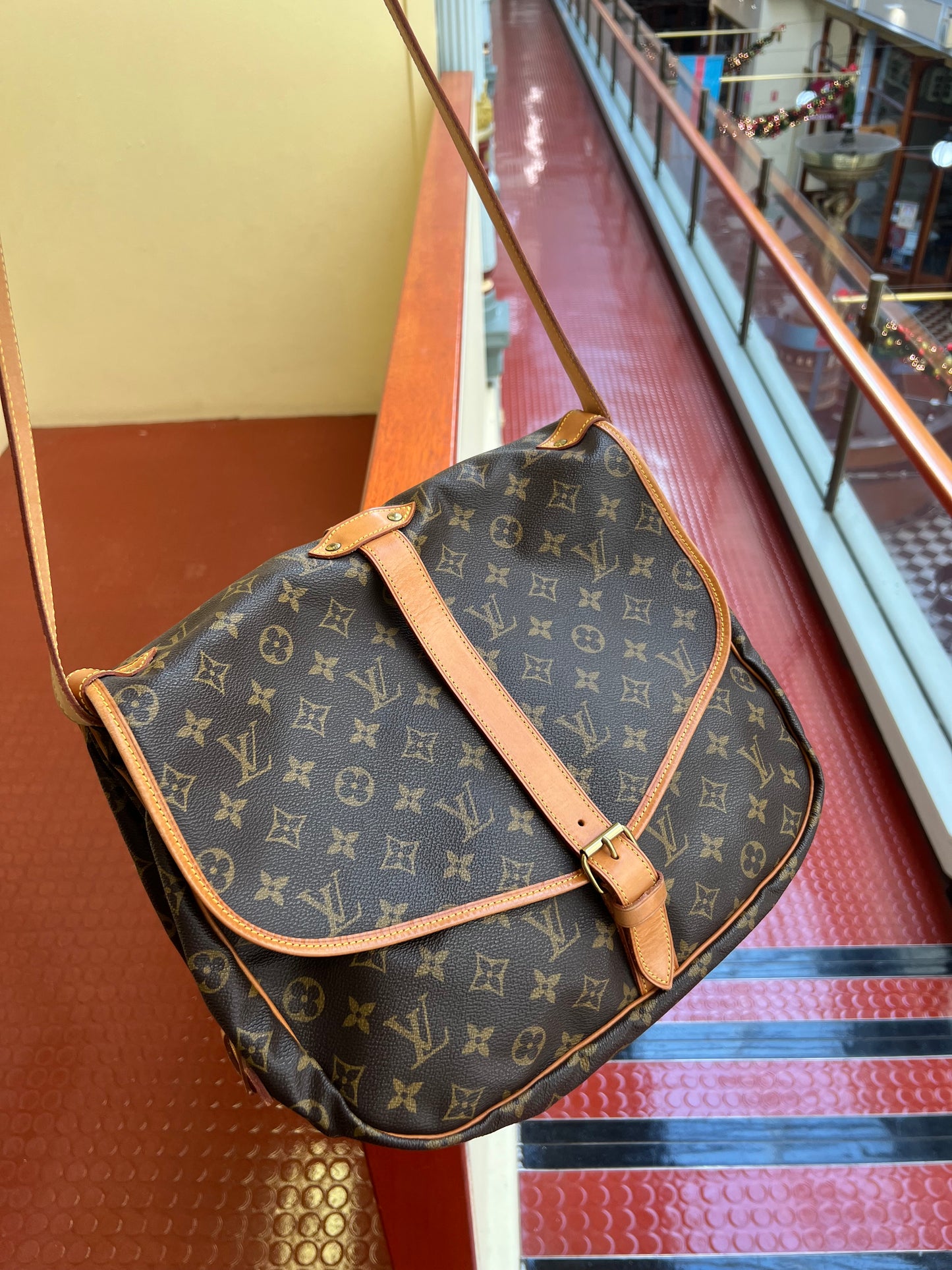 Pre-loved Louis Vuitton Monogram Saumur Crossbody Bag GM 1998