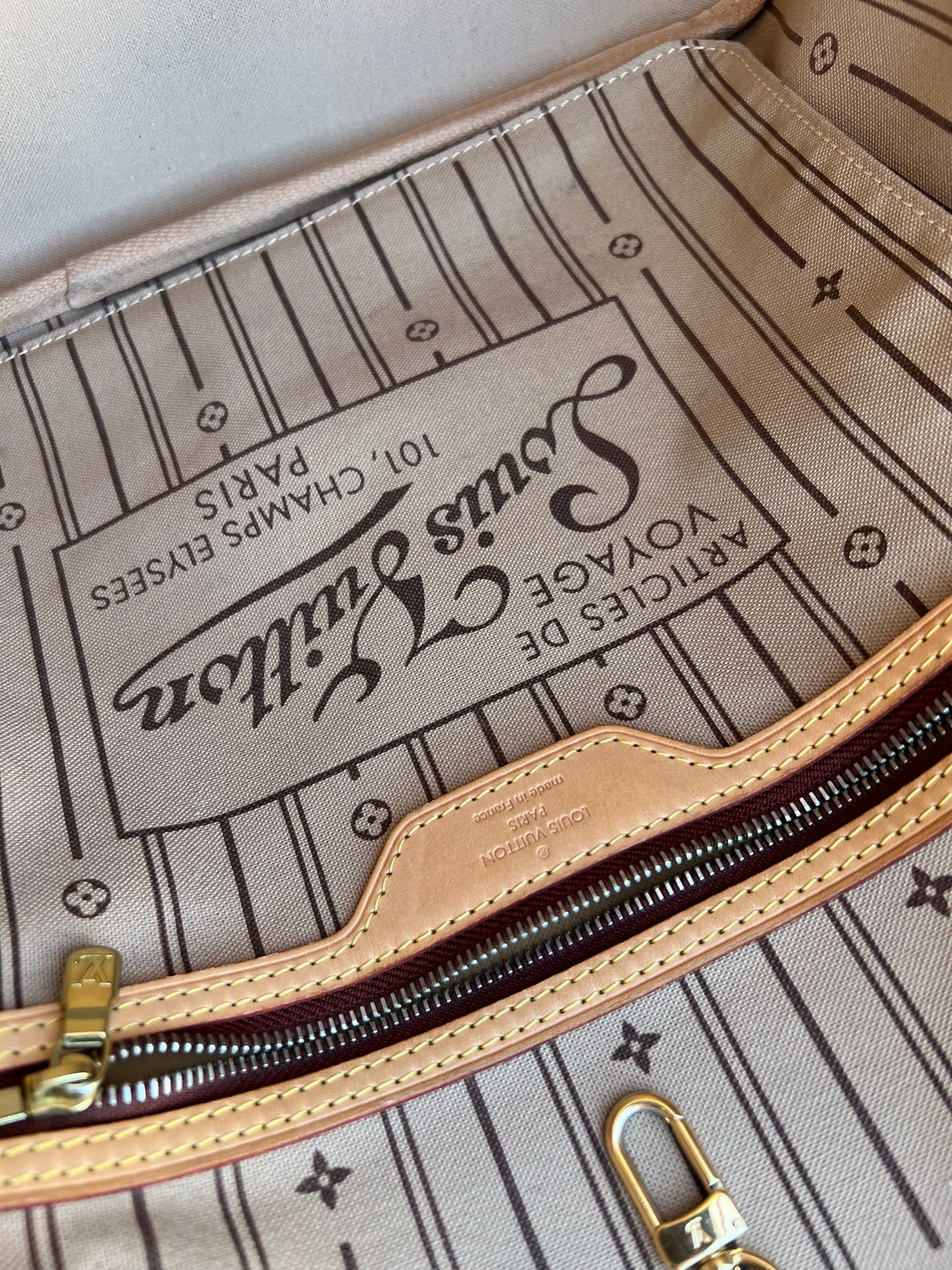 Pre-loved Louis Vuitton Neverfull Leather Tote MM Monogram