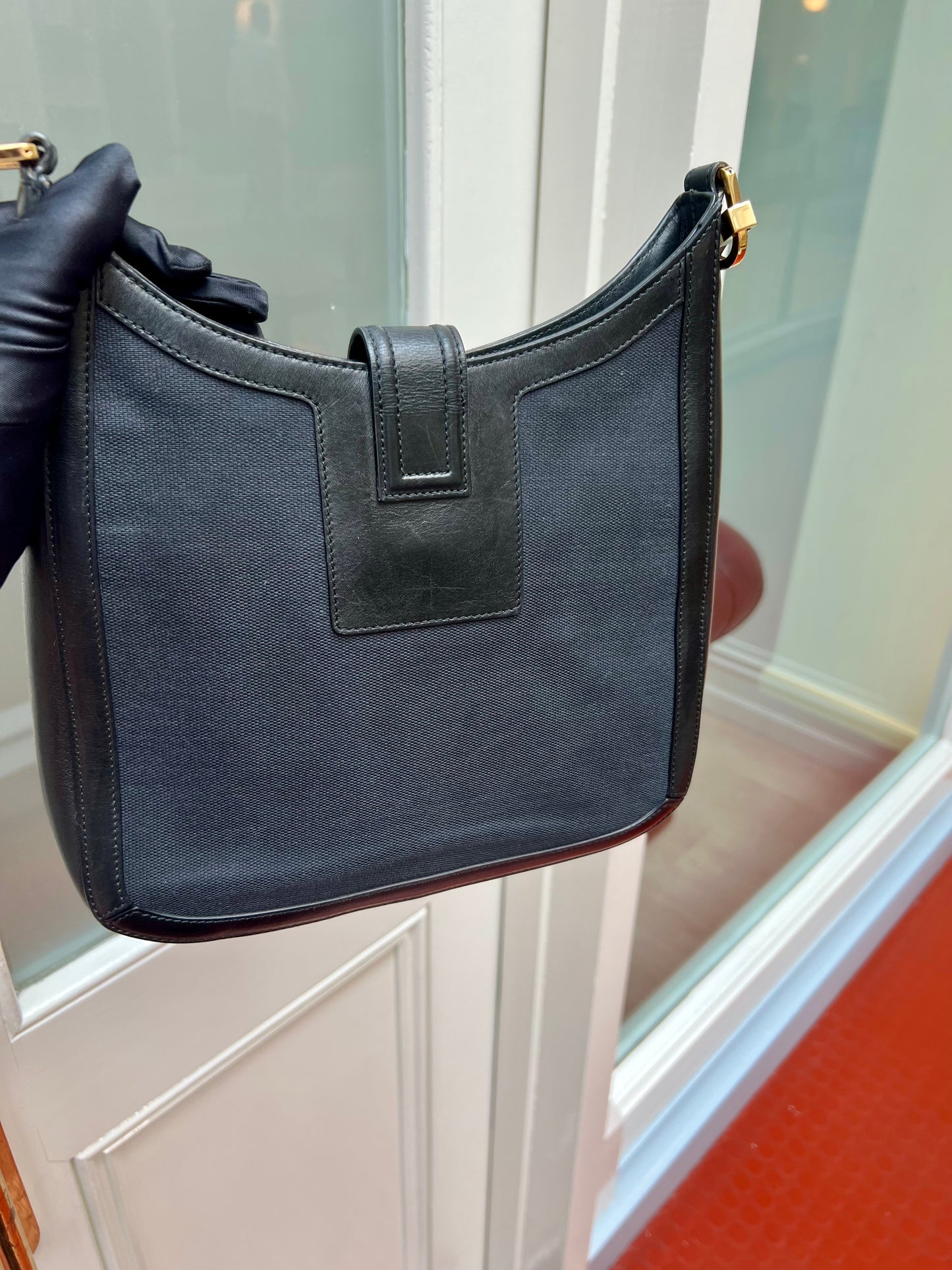 Pre-loved Gucci Canvas logo-appliqué G-plaque Shoulder Bag Black