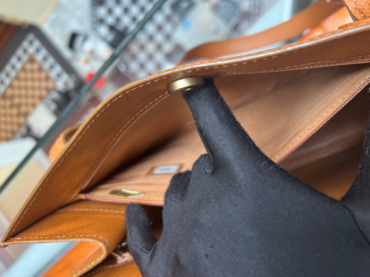 Pre-loved Chanel Caviar Shoulder Tote Bag Caramel
