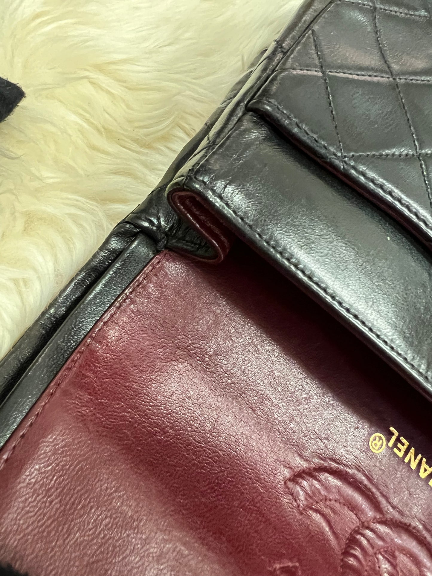 Pre-loved Chanel Vintage Classic Flat Leather Medium crossbody Bag 25cm Black