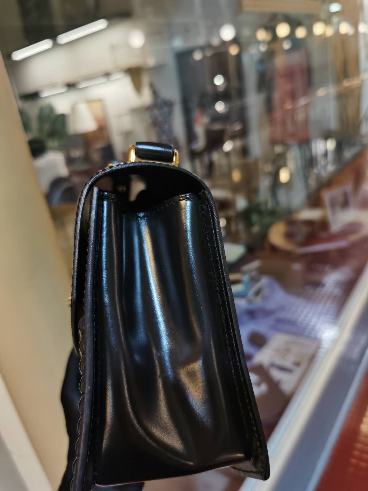 Pre-loved Louis Vuitton Vintage Epi Leather Crossbody Bag Black