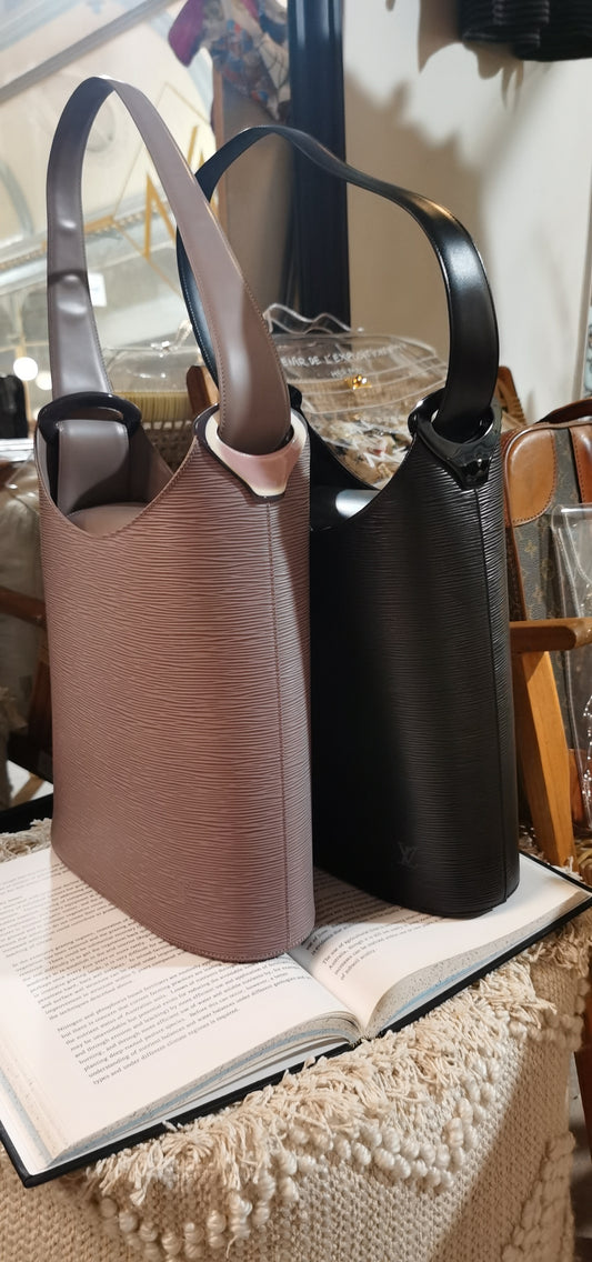 Pre-loved Louis Vuitton Vintage Verseau Leather Shoulderbag