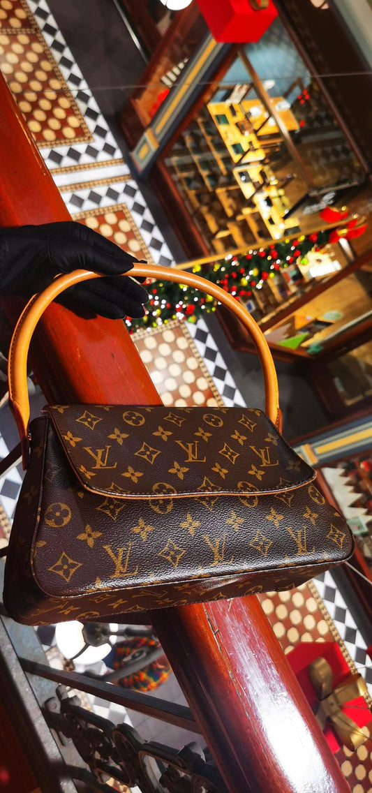 Pre-loved Louis Vuitton Looping PM Handbag Monogram