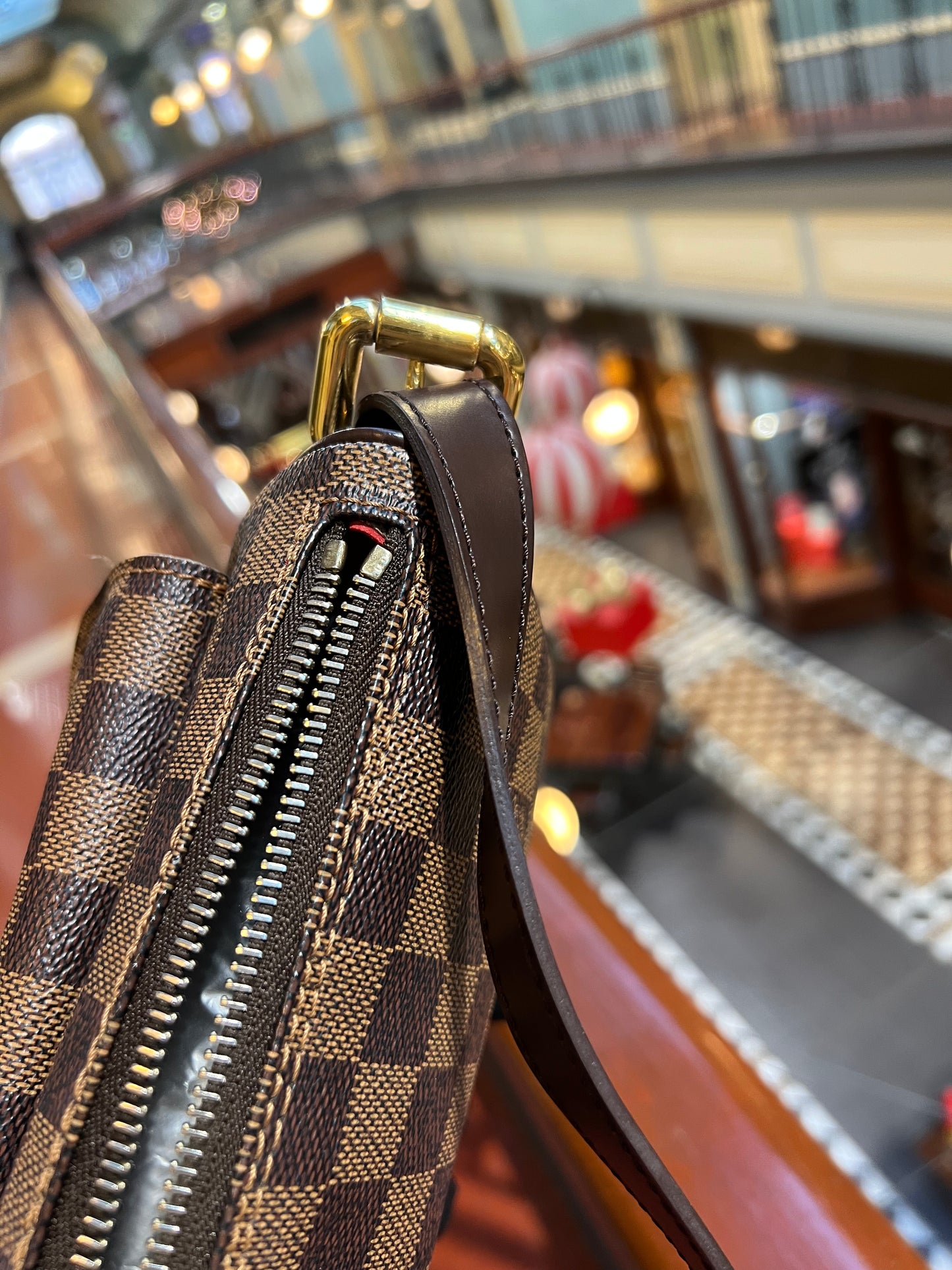 Pre-loved Louis Vuitton Ravello Leather shoulderbag