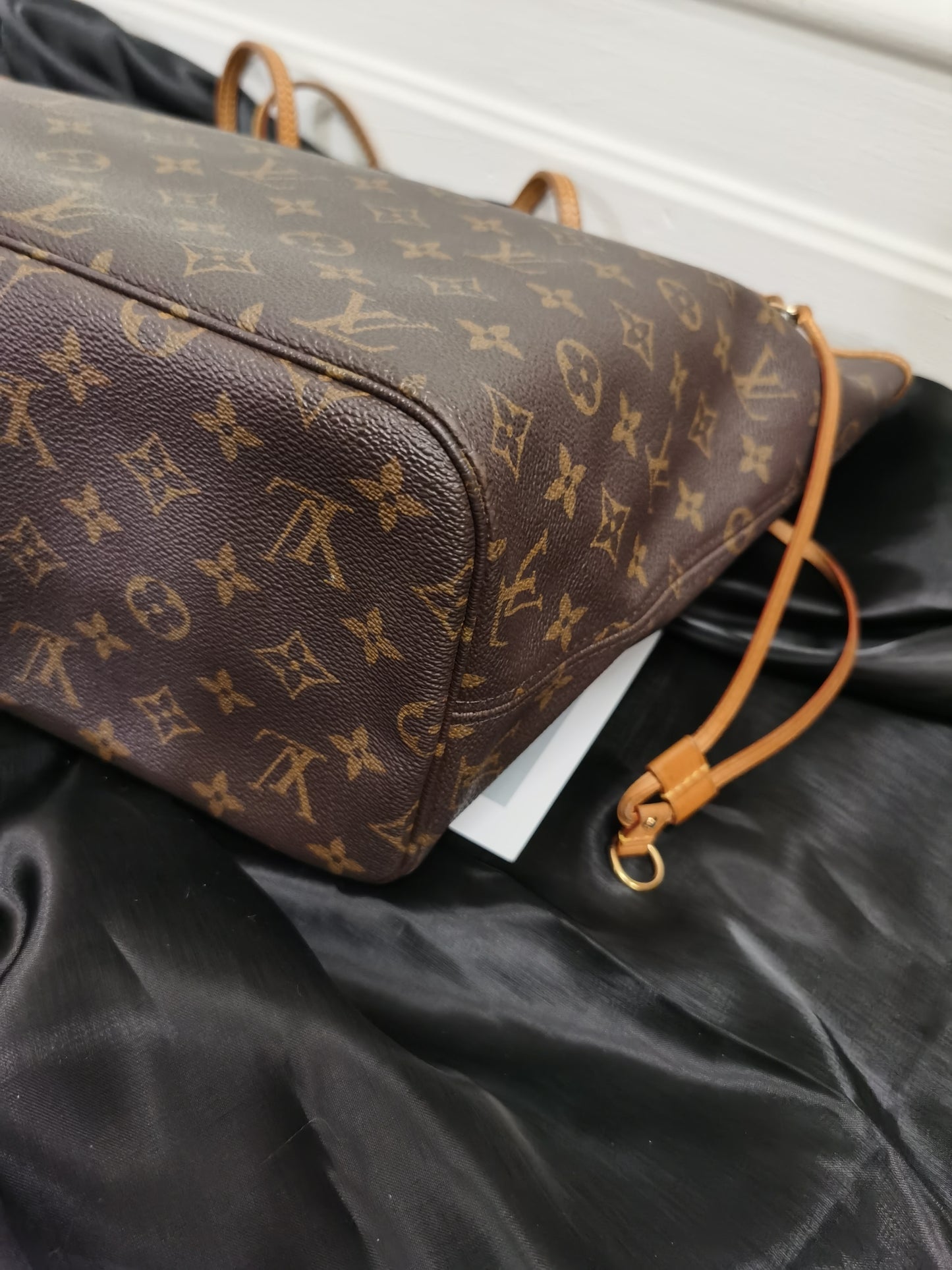 Pre-loved Louis Vuitton Neverfull Leather Tote MM Monogram