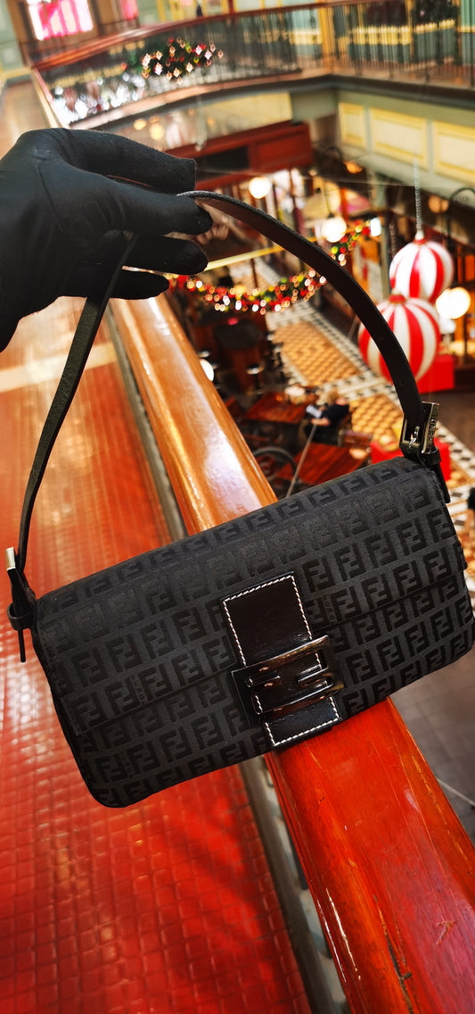 Pre-loved Fendi Vintage Baguette Handbag Black