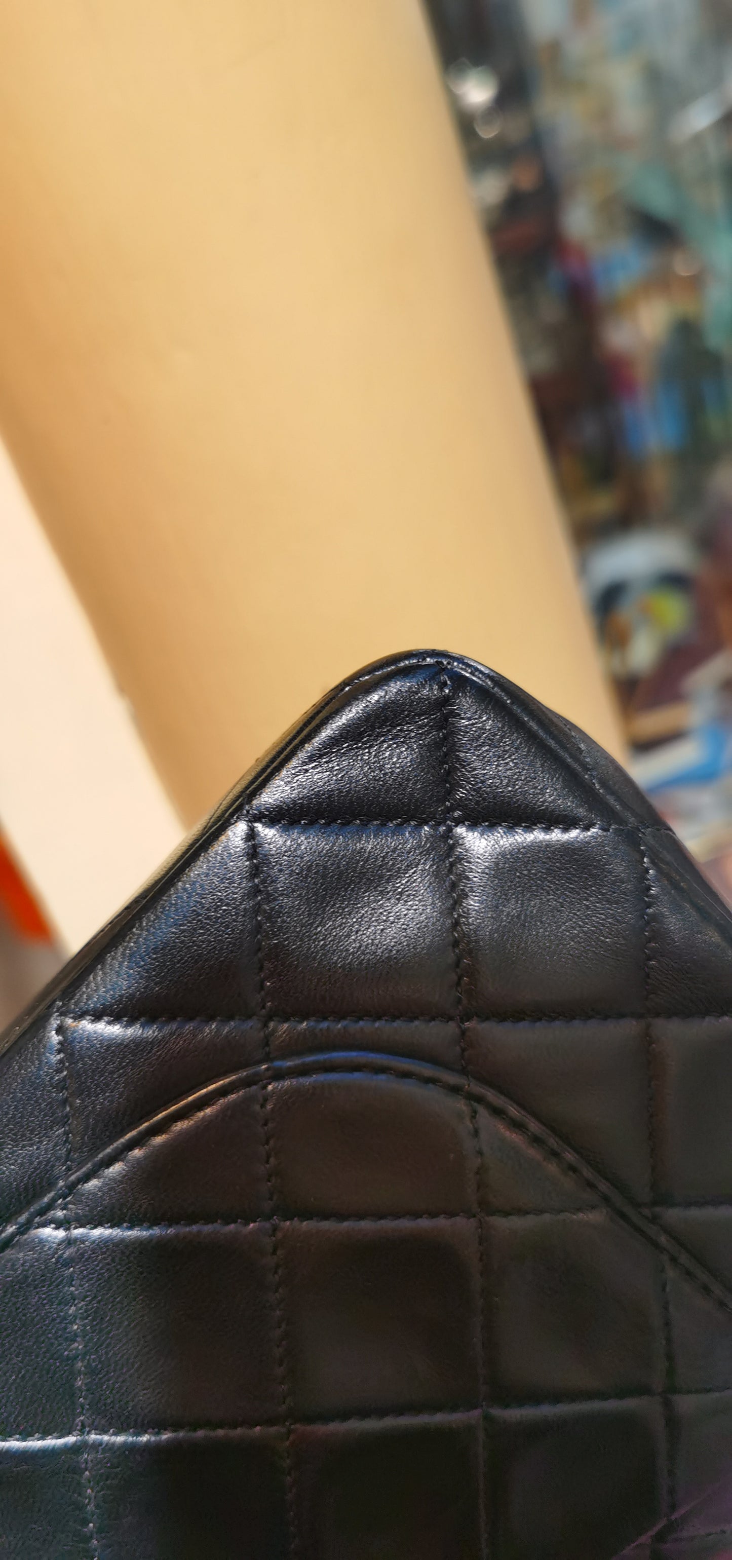 Pre-loved Chanel Vintage Classic Flat leather crossbody bag 23cm Black