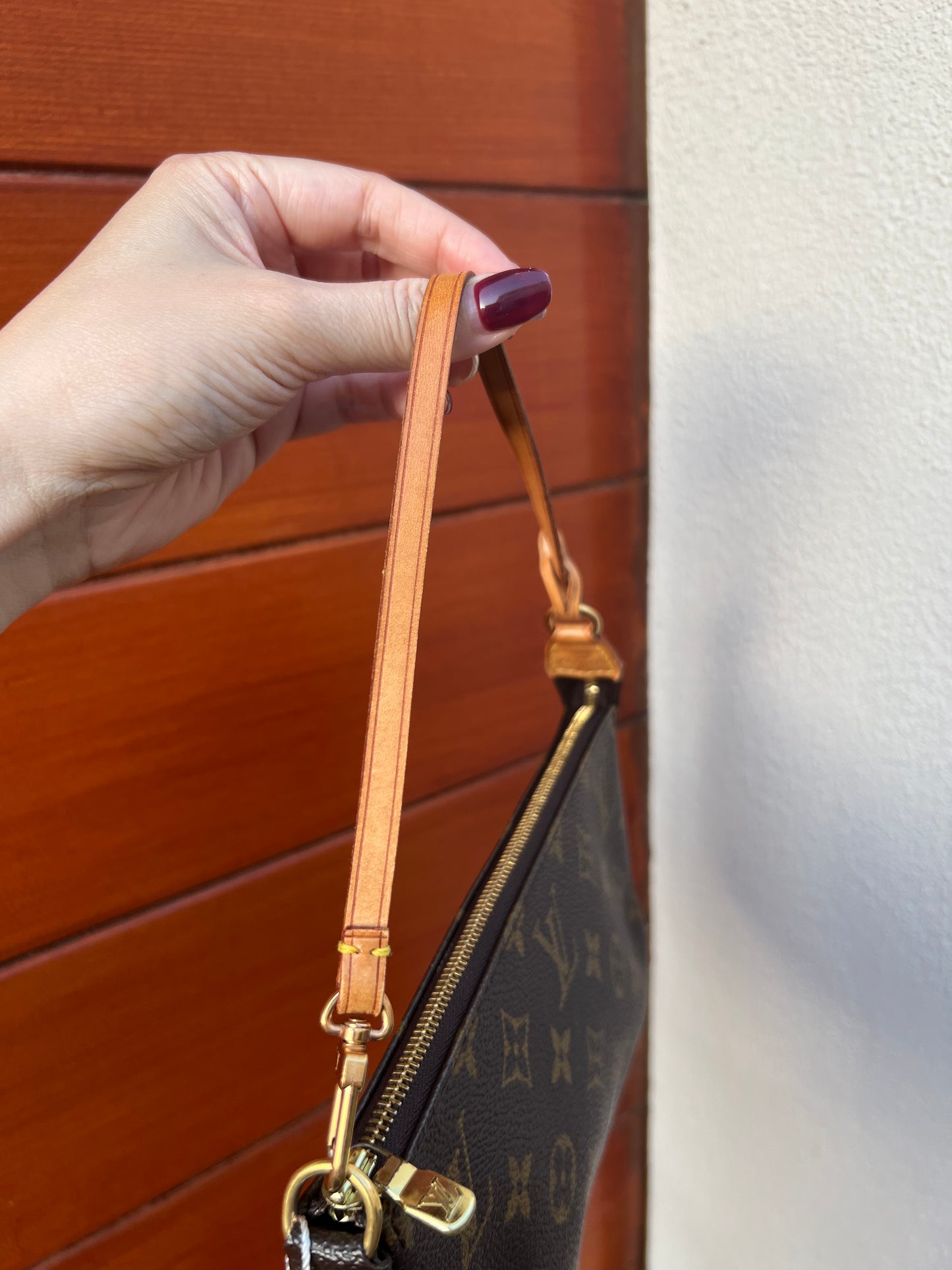 Pre-loved Louis Vuitton Pochette Accessoire Handbag Monogram