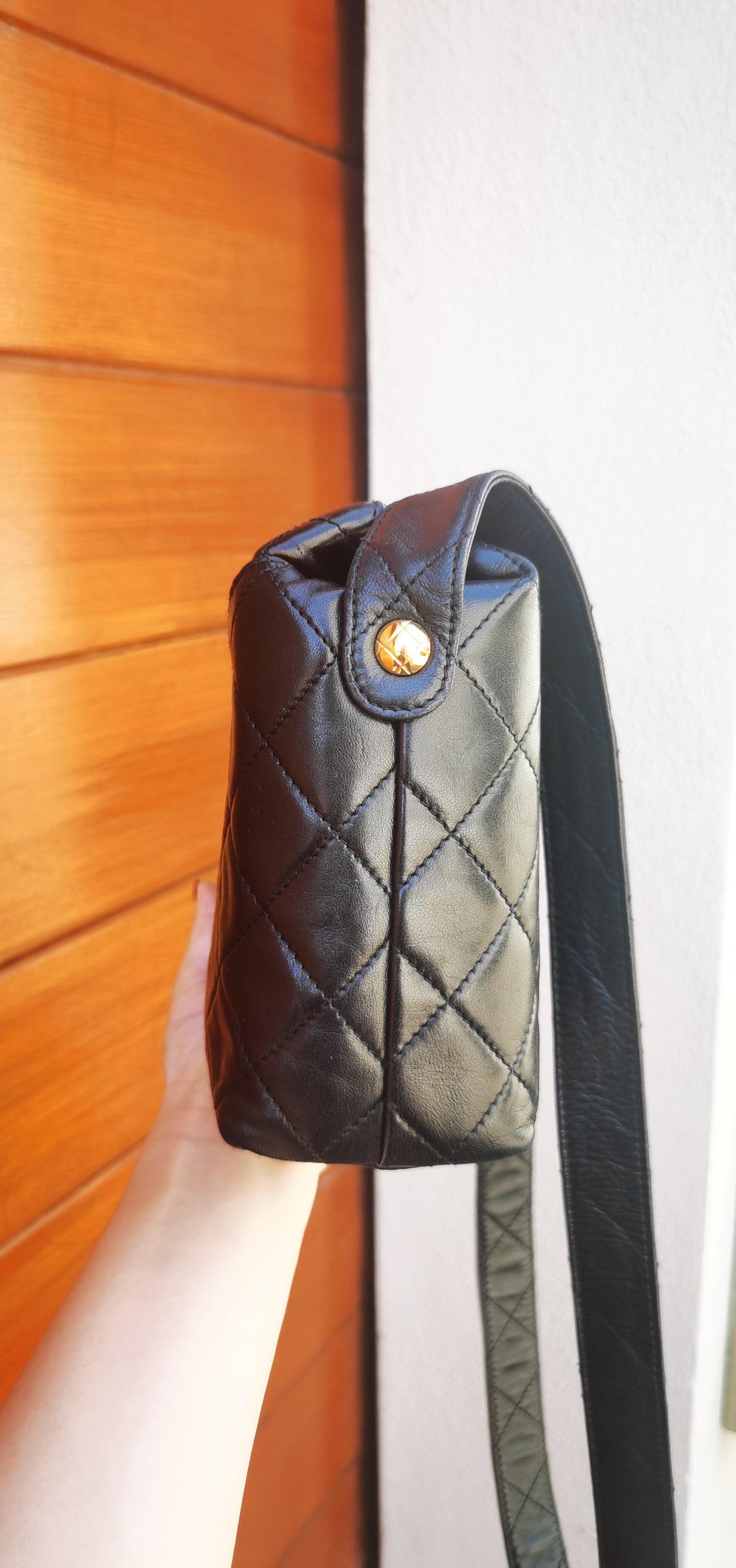 Pre-loved Chanel Vintage CC Diamond-quilted Black Lambskin Crossbody Bag