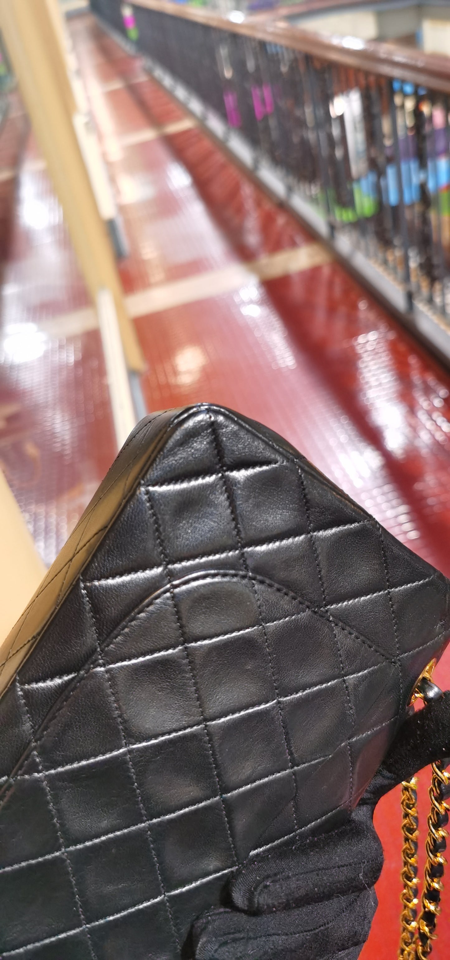 Pre-loved Chanel Vintage Classic Flat leather crossbody bag 23cm Black