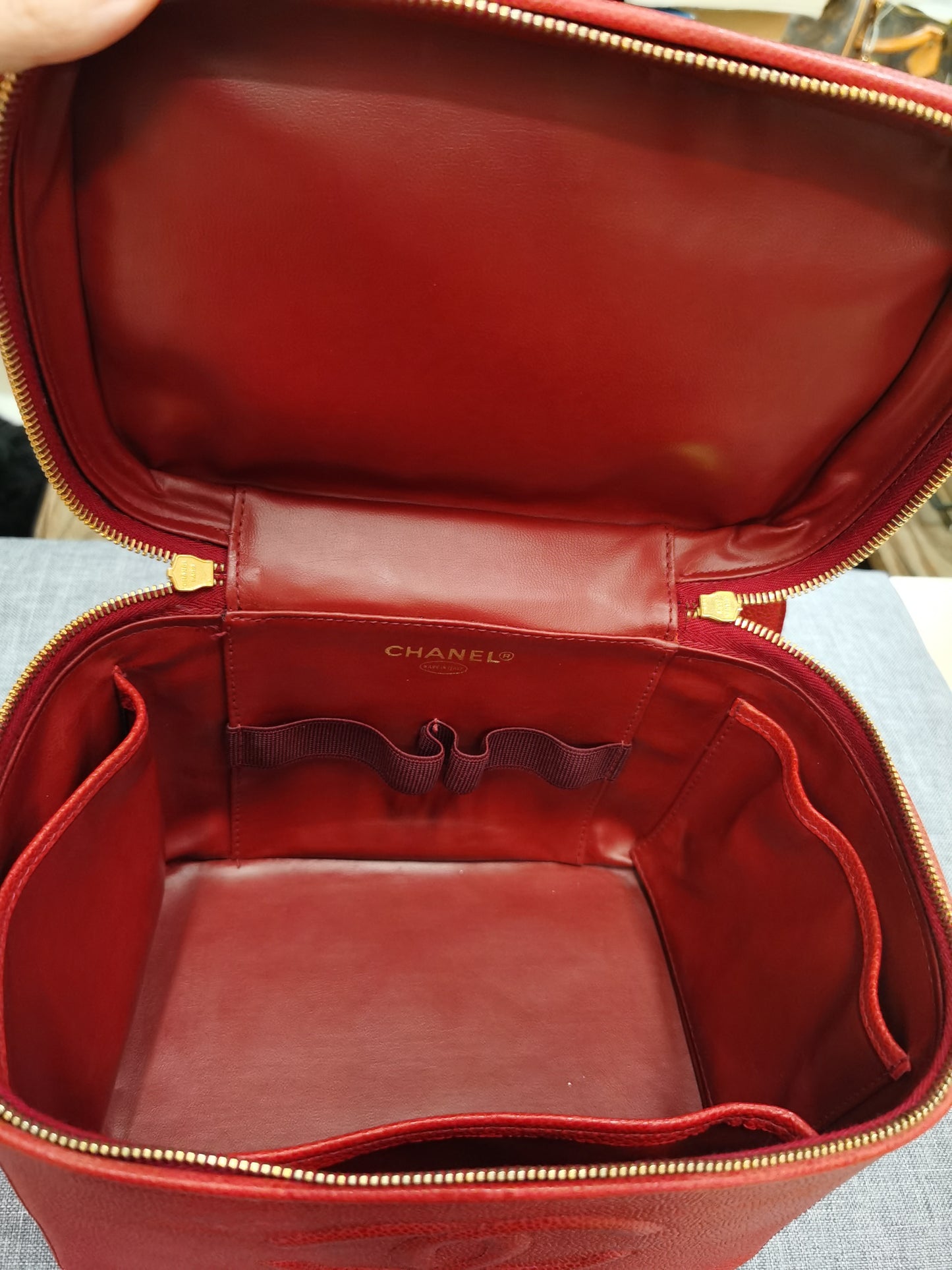 Pre-loved Chanel Vintage CC Caviar Vanity Case Leather Handbag Red
