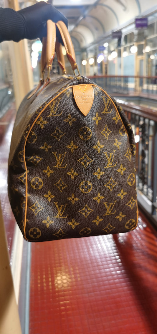 Pre-loved Louis Vuitton Vintage Speedy 40 Leather Handbag