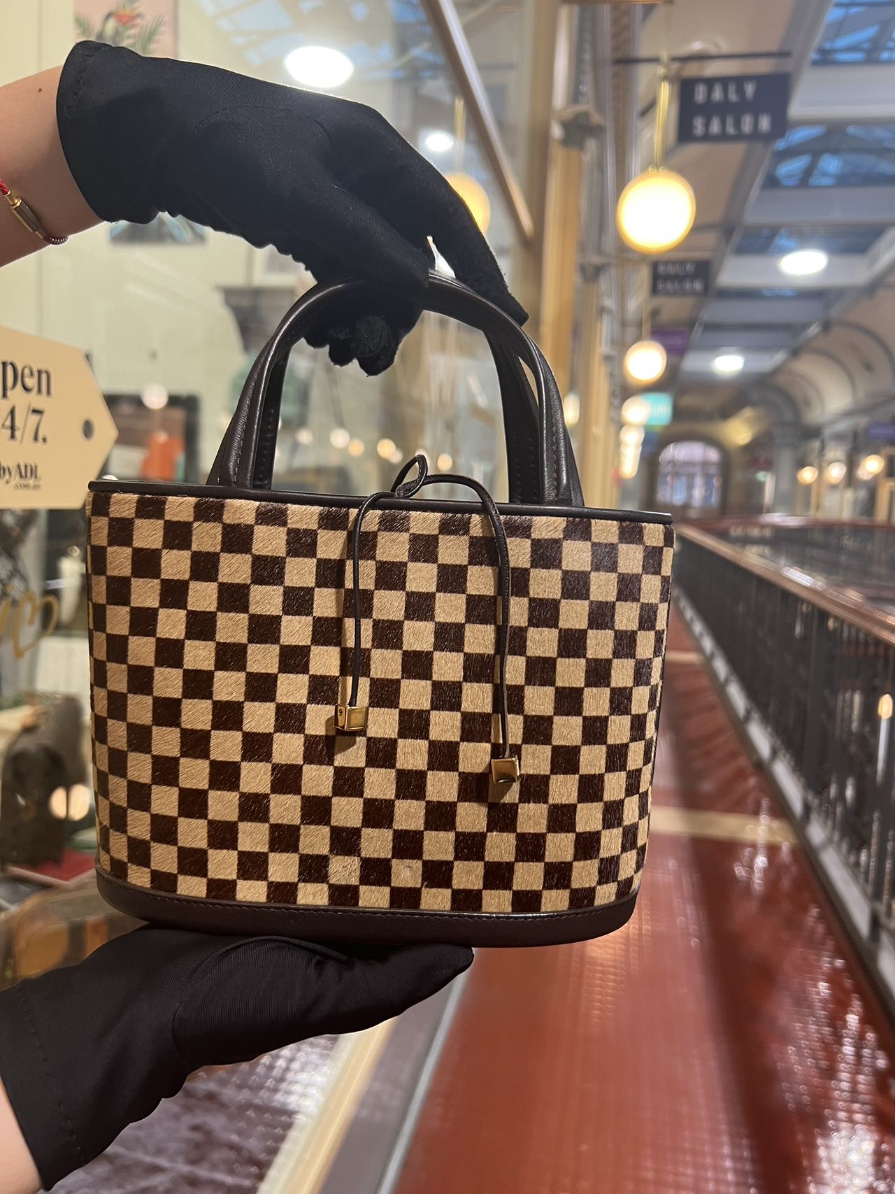 Pre-Owned Louis Vuitton Neverfull MM Tote 