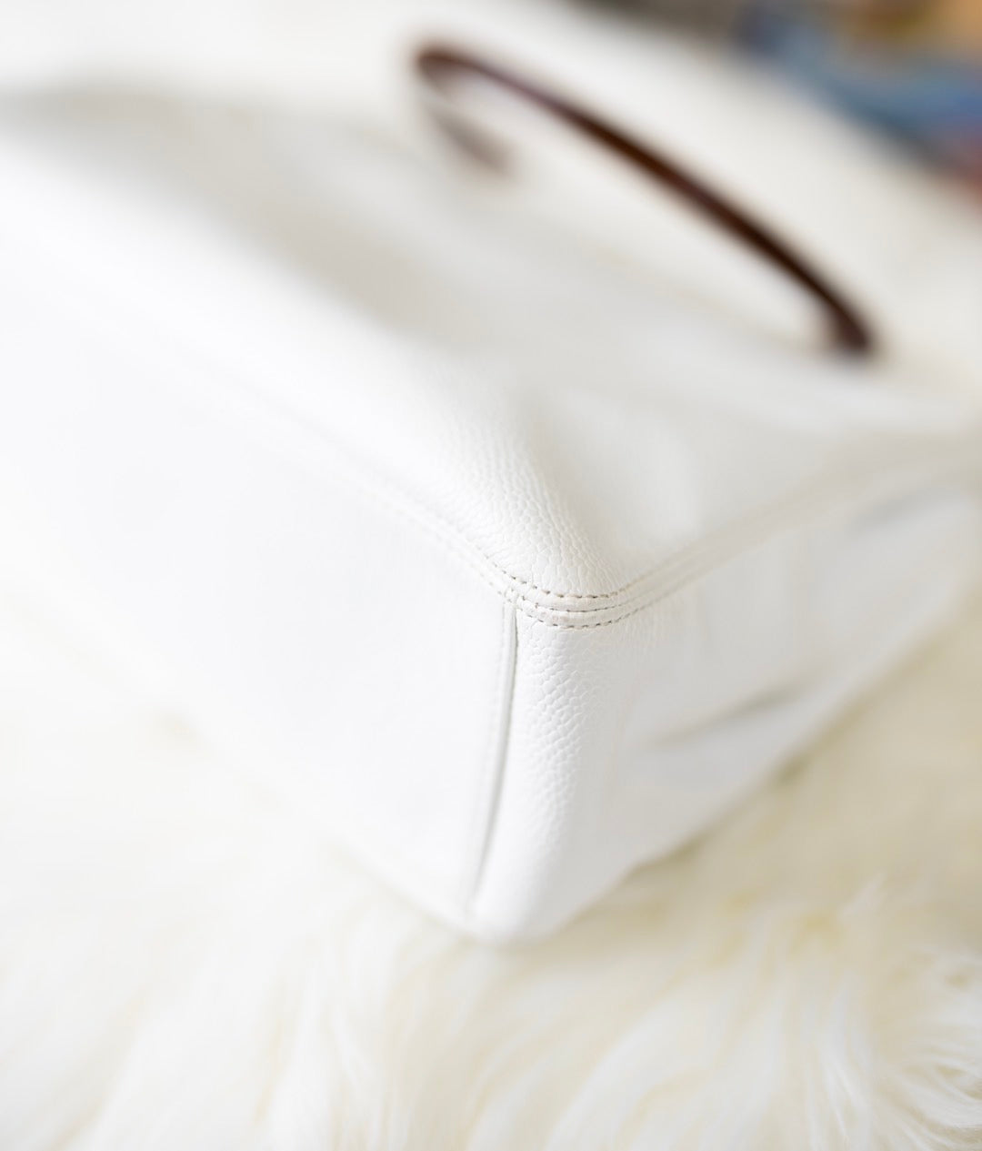 Pre-loved Chanel Vintage White Caviar Wood Handbag