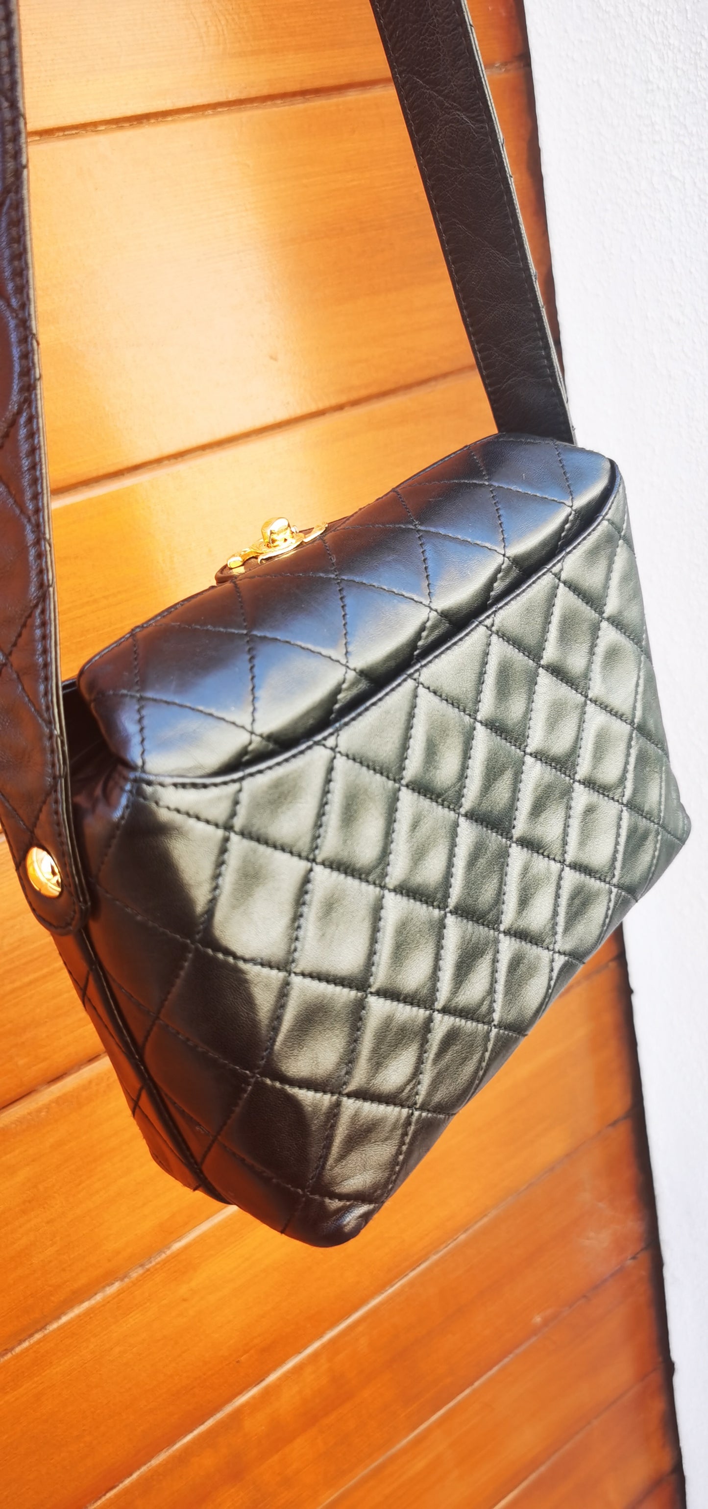 Pre-loved Chanel Vintage CC Diamond-quilted Black Lambskin Crossbody Bag
