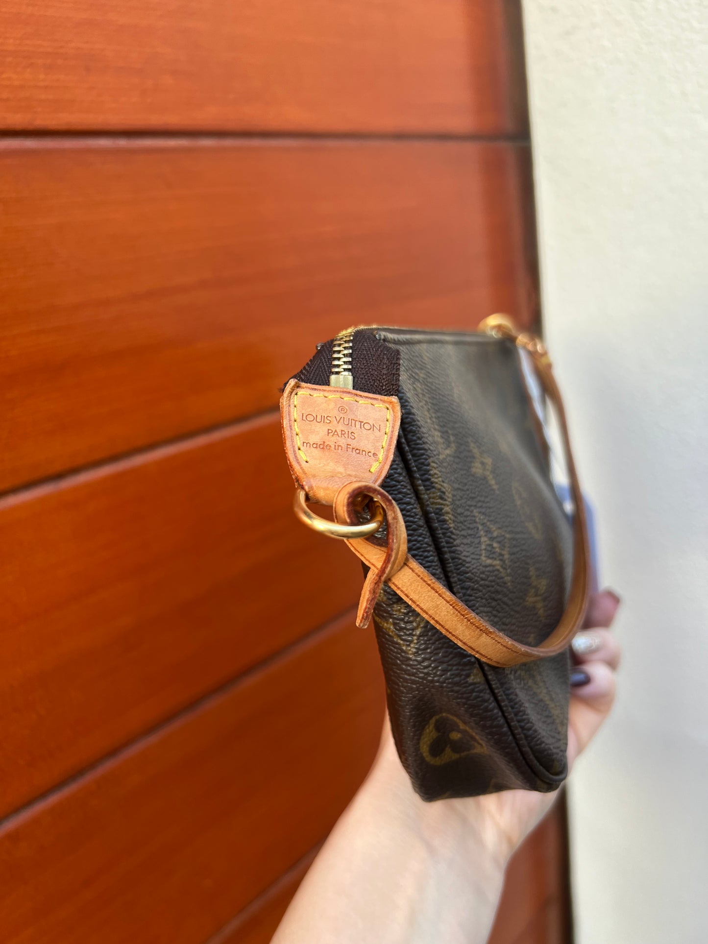 Pre-loved Louis Vuitton Pochette Accessoire Handbag Monogram