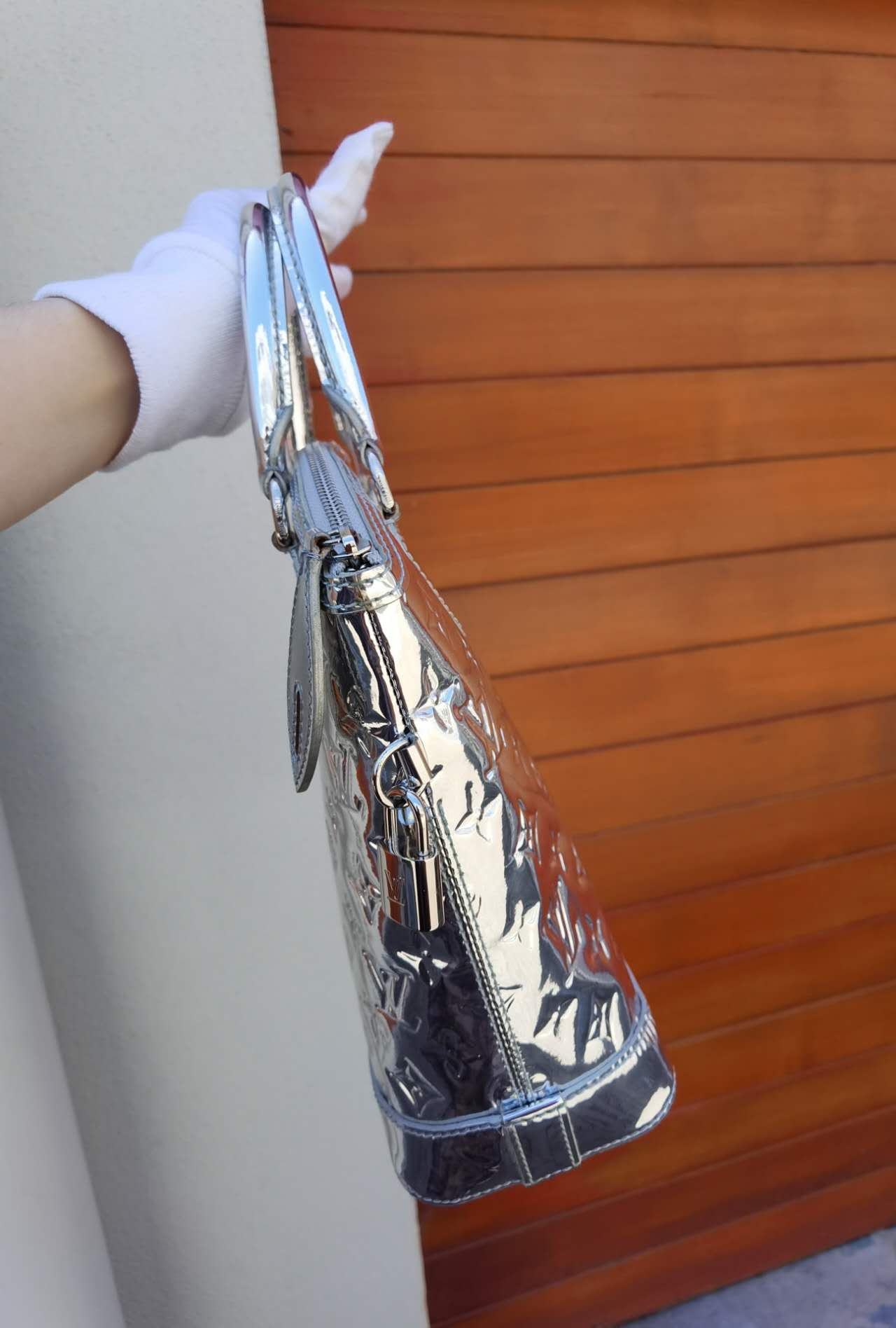 Pre-loved Louis Vuitton Limited Edition Silver Mirror Monogram Lockit Handbag