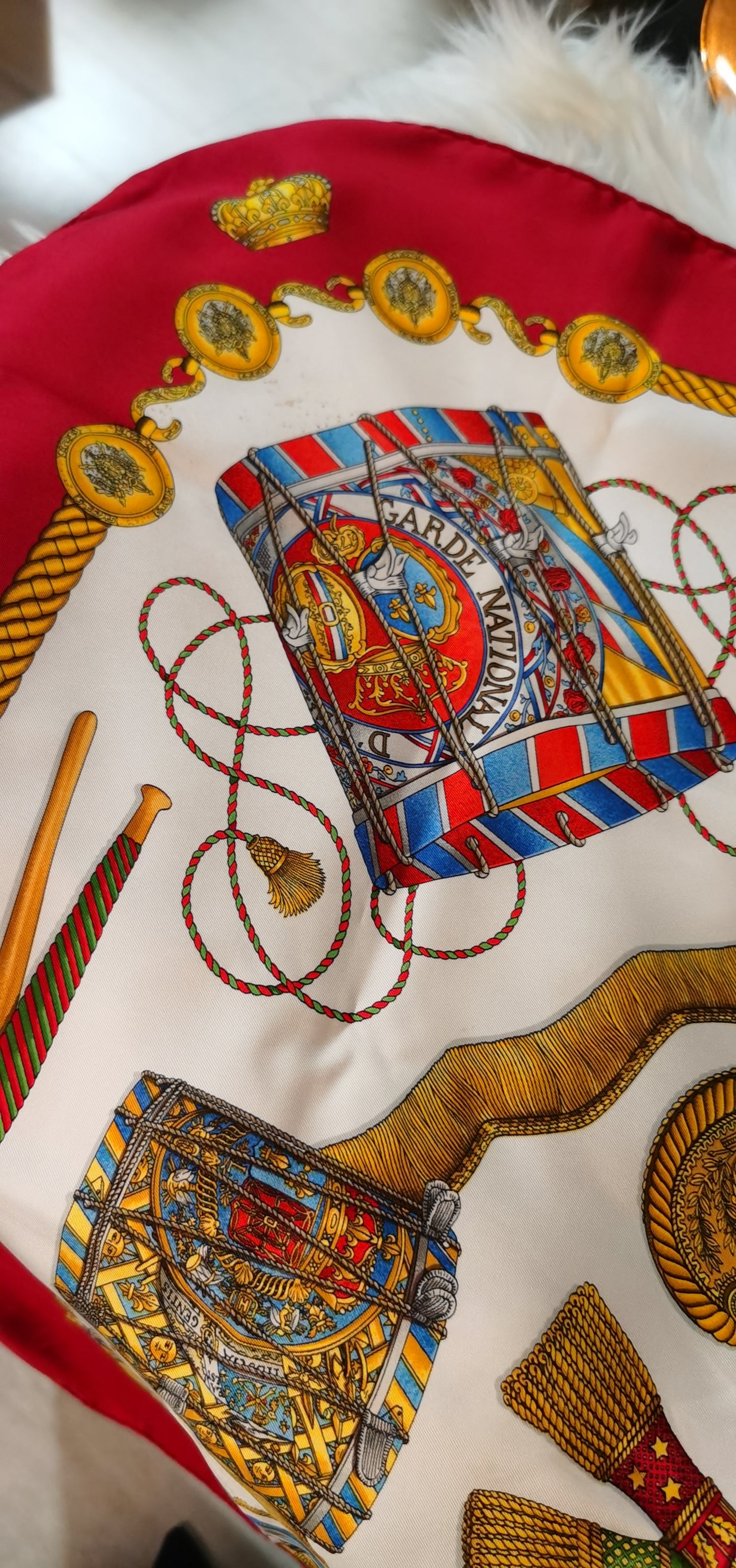 Pre-loved Hermès Vintage CARRÉ 90 Silk scraf