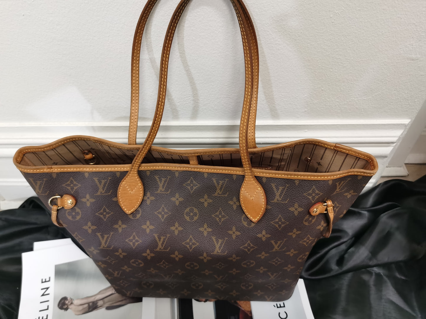 Pre-loved Louis Vuitton Neverfull Leather Tote MM Monogram