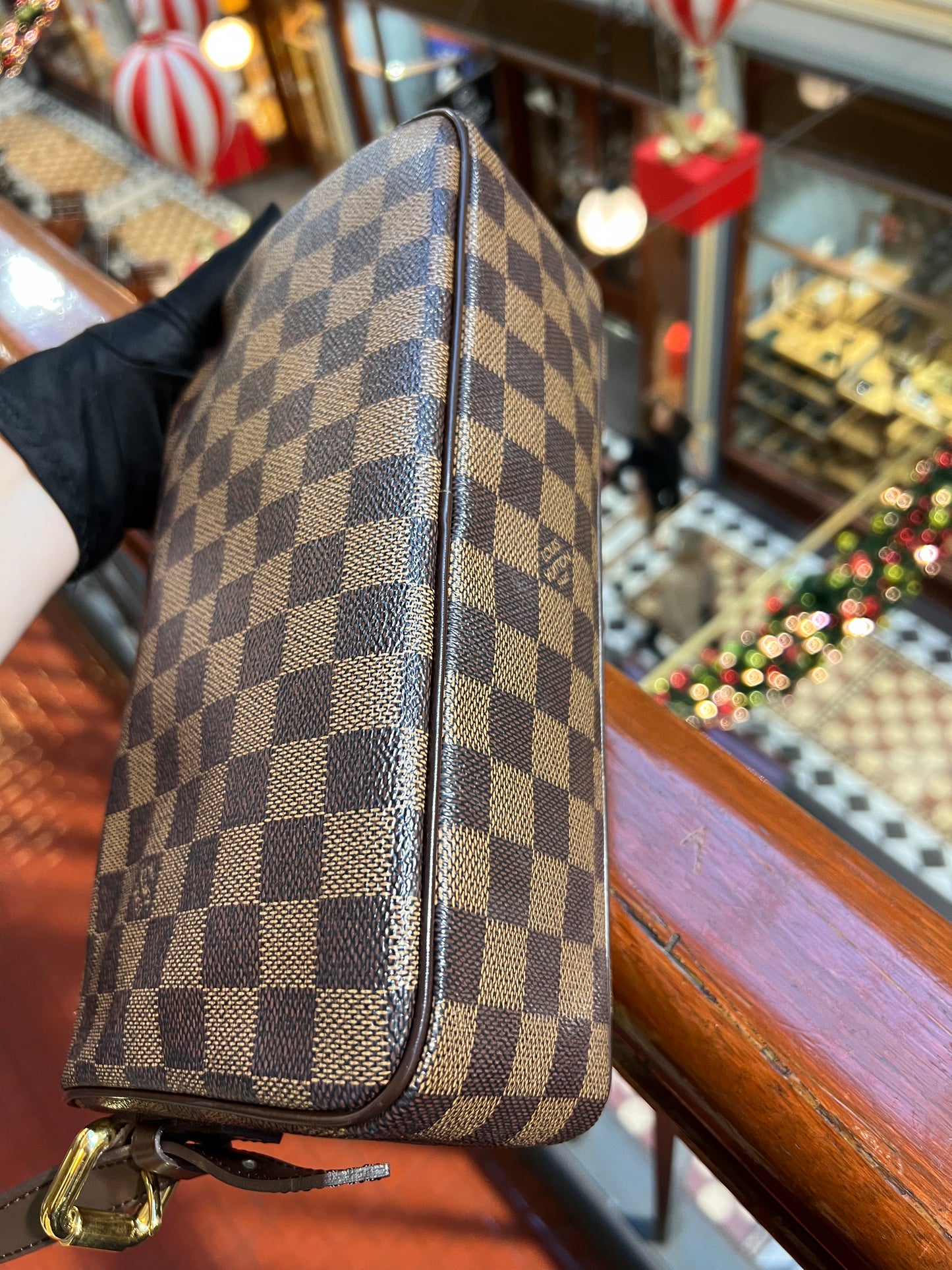 Pre-loved Louis Vuitton Ravello Leather shoulderbag
