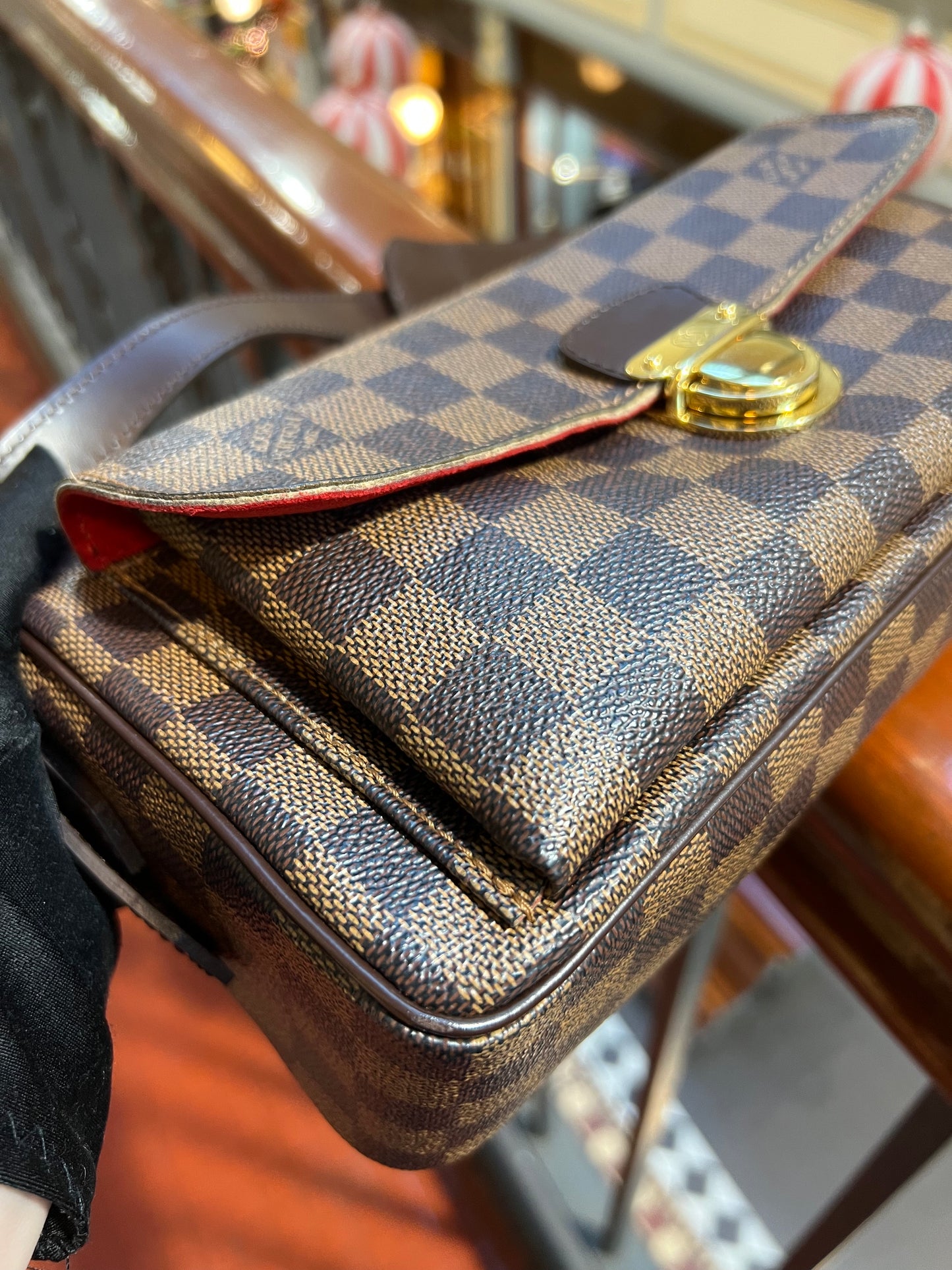 Pre-loved Louis Vuitton Ravello Leather shoulderbag