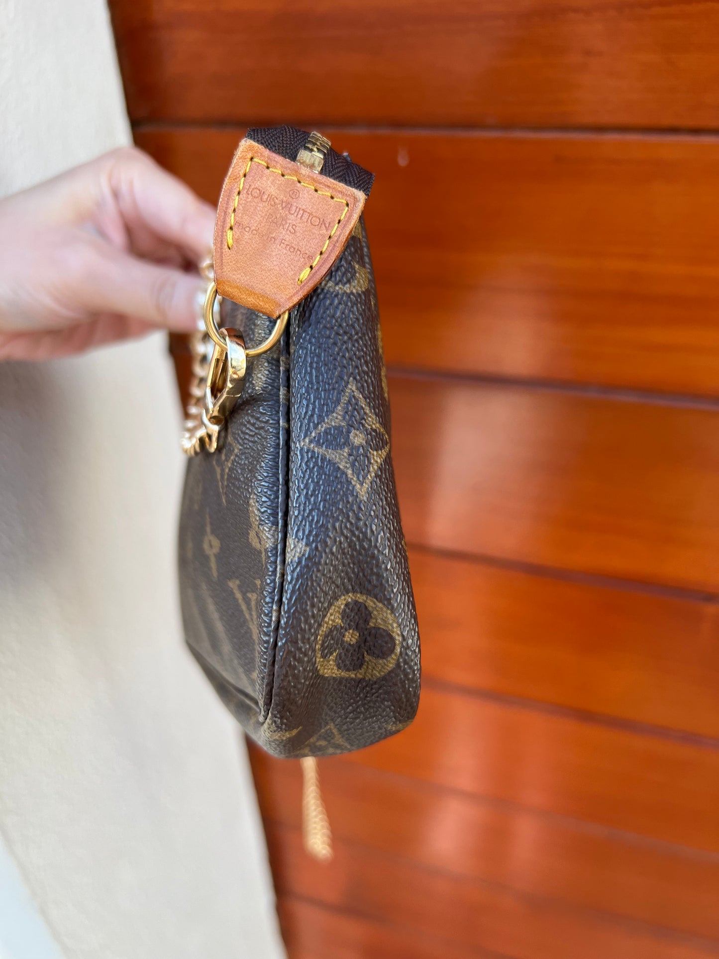 Pre-loved Louis Vuitton Pochette Accessoire Cloth Handbag