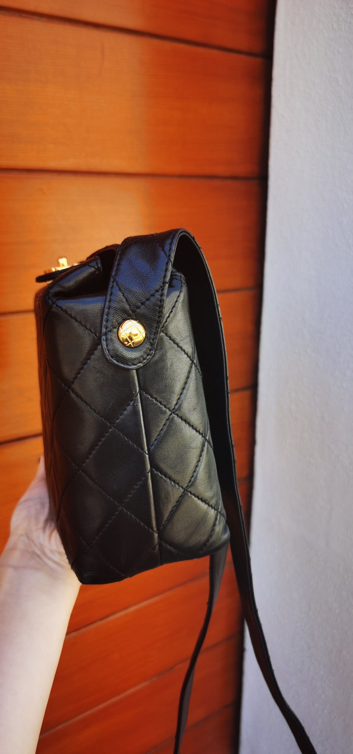 Pre-loved Chanel Vintage CC Diamond-quilted Black Lambskin Crossbody Bag