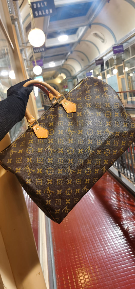 Pre-loved Louis Vuitton Vintage Speedy 40 Leather Handbag