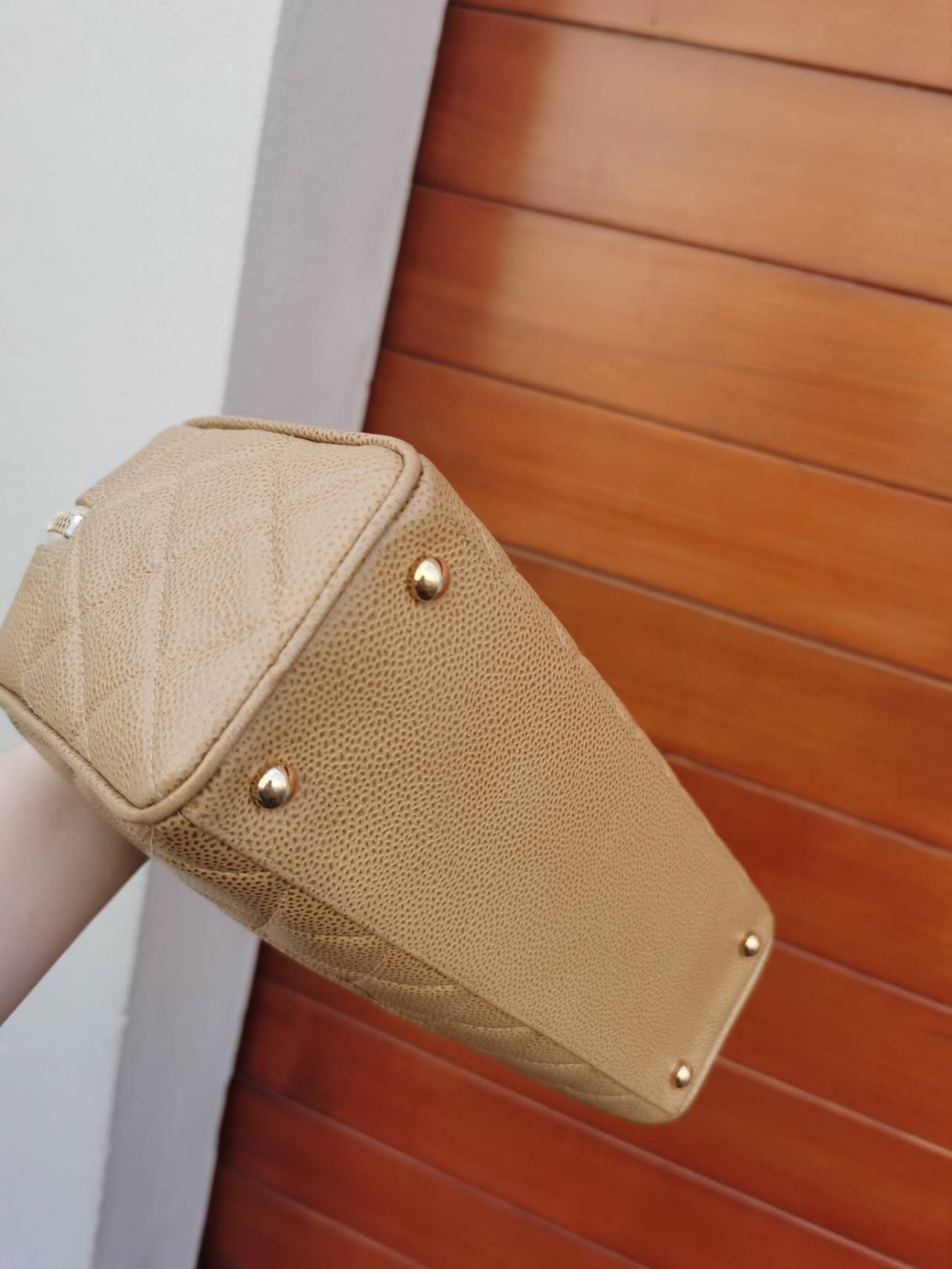 Pre-loved Chanel Vintage Beige Caviar Handbag