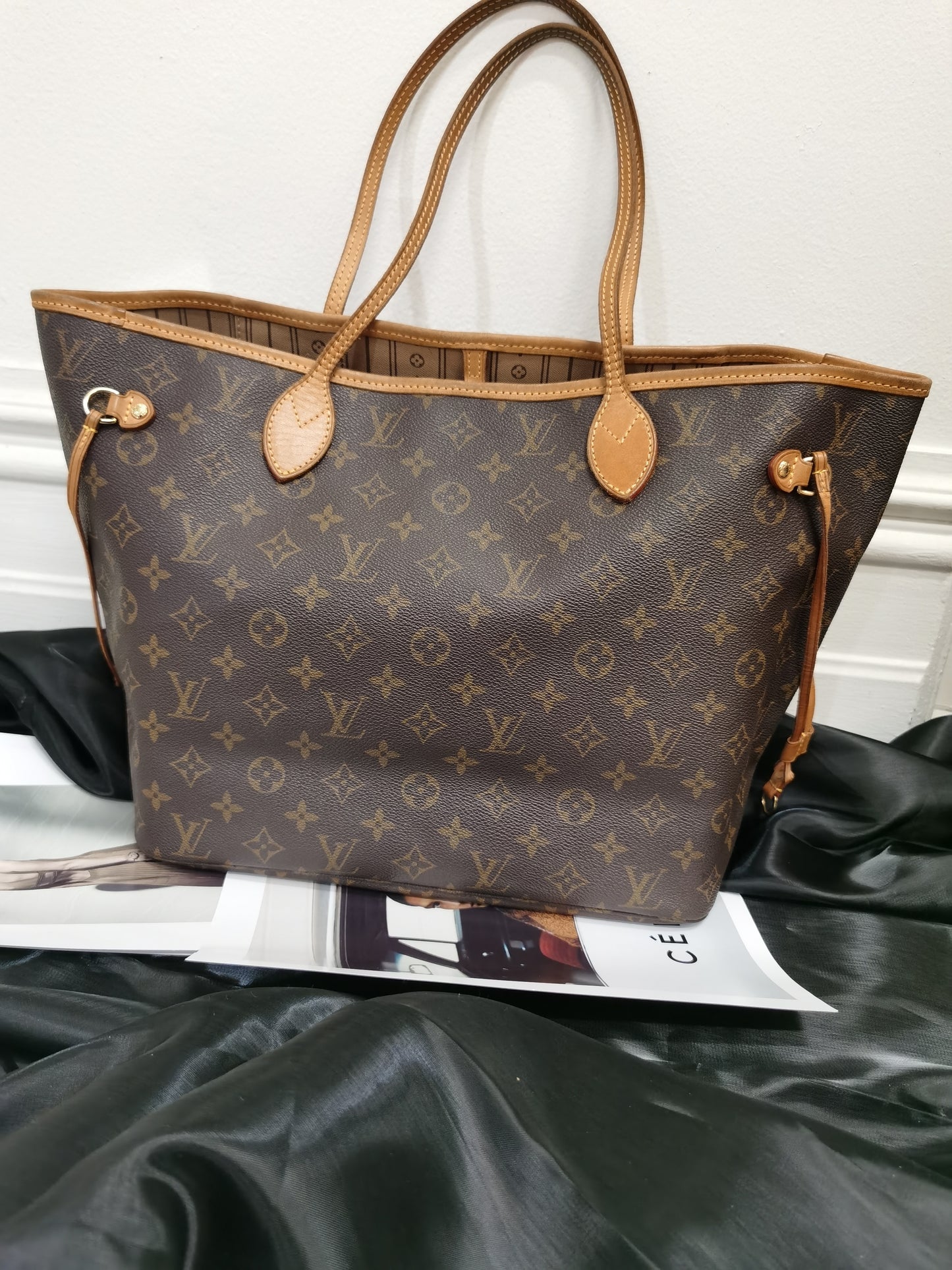Pre-loved Louis Vuitton Neverfull Leather Tote MM Monogram