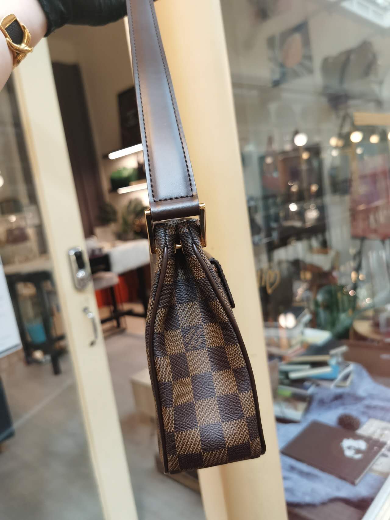 Pre-loved Louis Vuitton Vintage 2000s Damier Ebène Aubagne Shoulder Bag