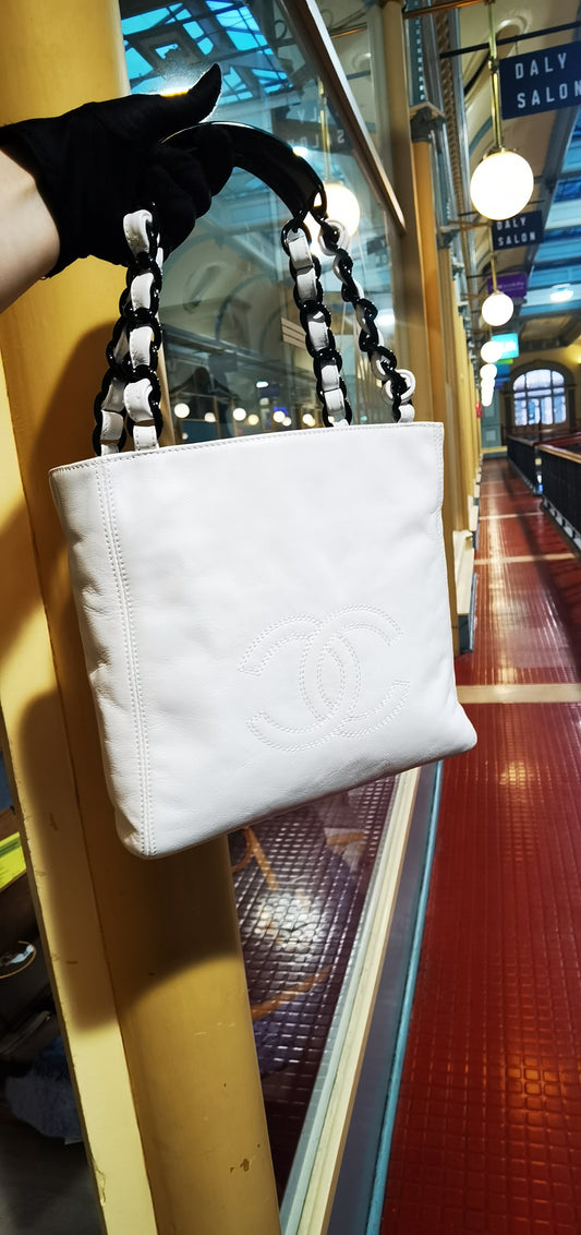 Pre-loved Chanel Vintage White Lambskin Vivian PVC Handle Handbag