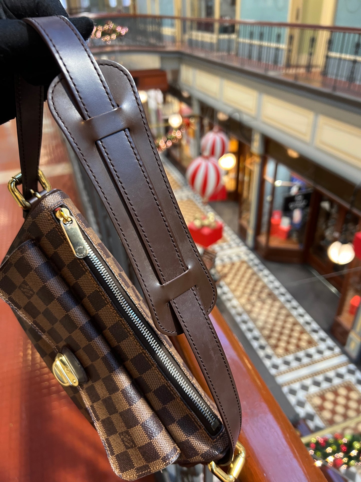 Pre-loved Louis Vuitton Ravello Leather shoulderbag