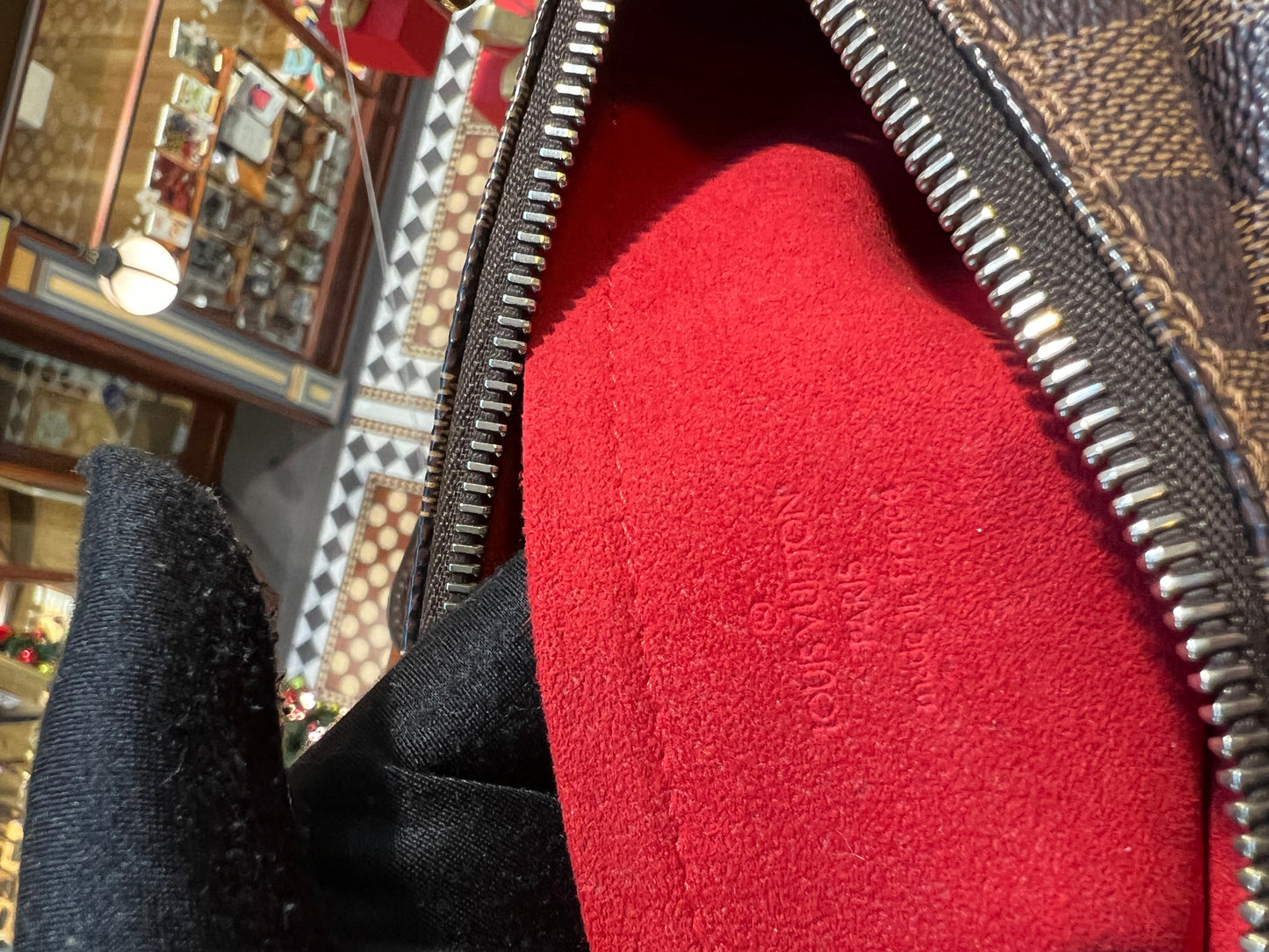 Pre-loved Louis Vuitton Ravello Leather shoulderbag