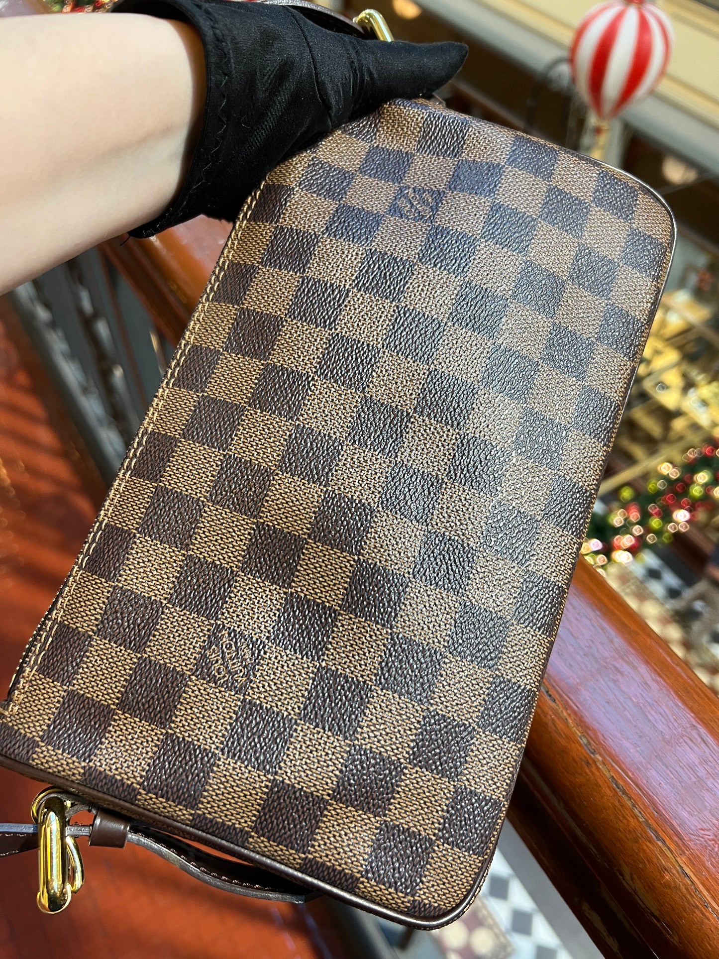Pre-loved Louis Vuitton Ravello Leather shoulderbag