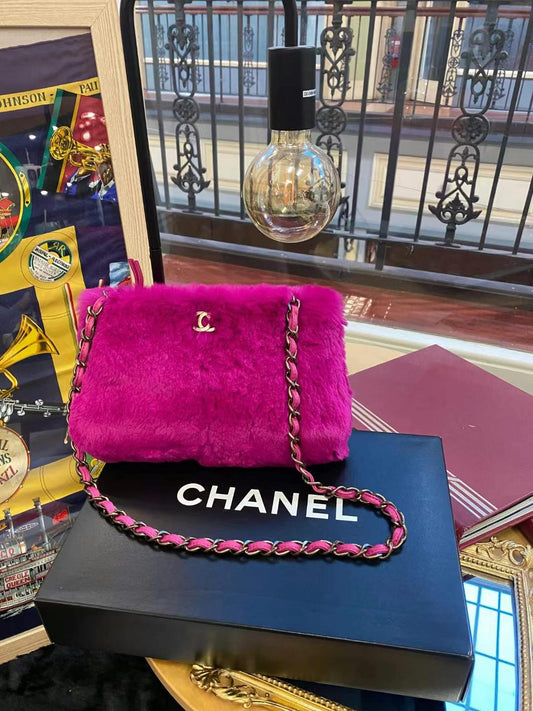 Pre-loved Chanel Fuchsia Pink Rabbit Fur Chain Shoulder Bag