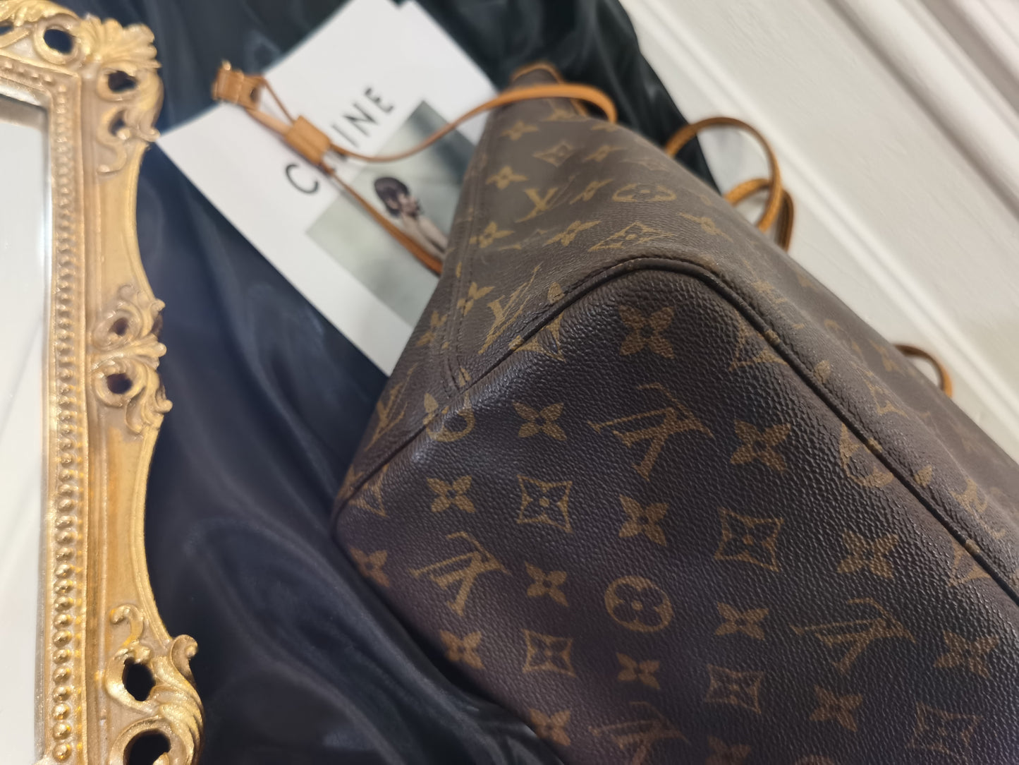 Pre-loved Louis Vuitton Neverfull Leather Tote MM Monogram