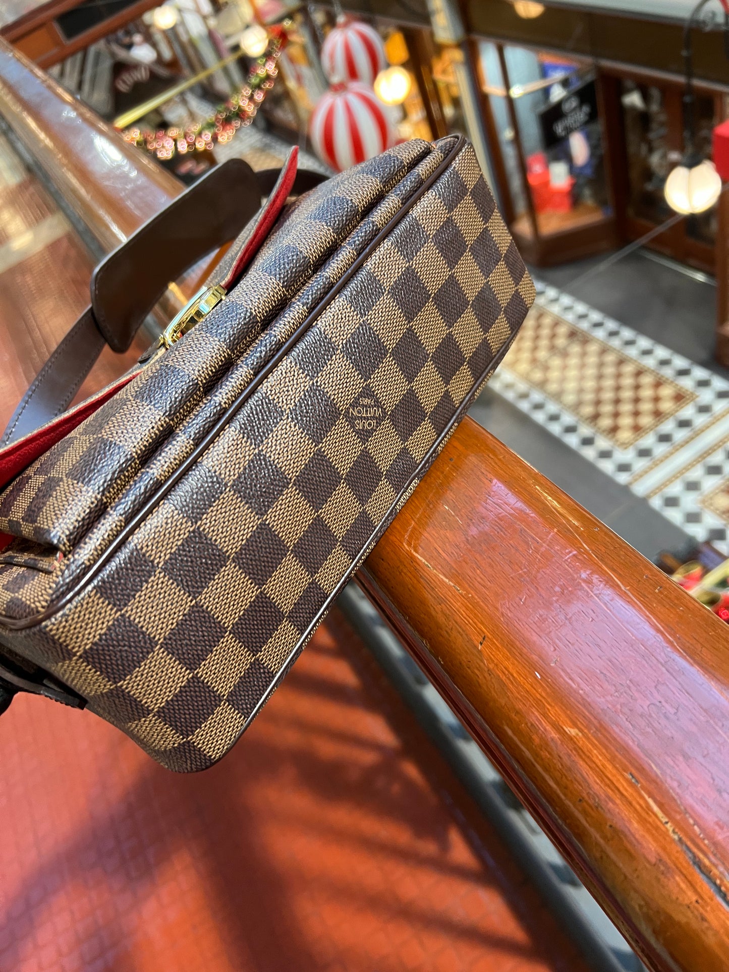 Pre-loved Louis Vuitton Ravello Leather shoulderbag