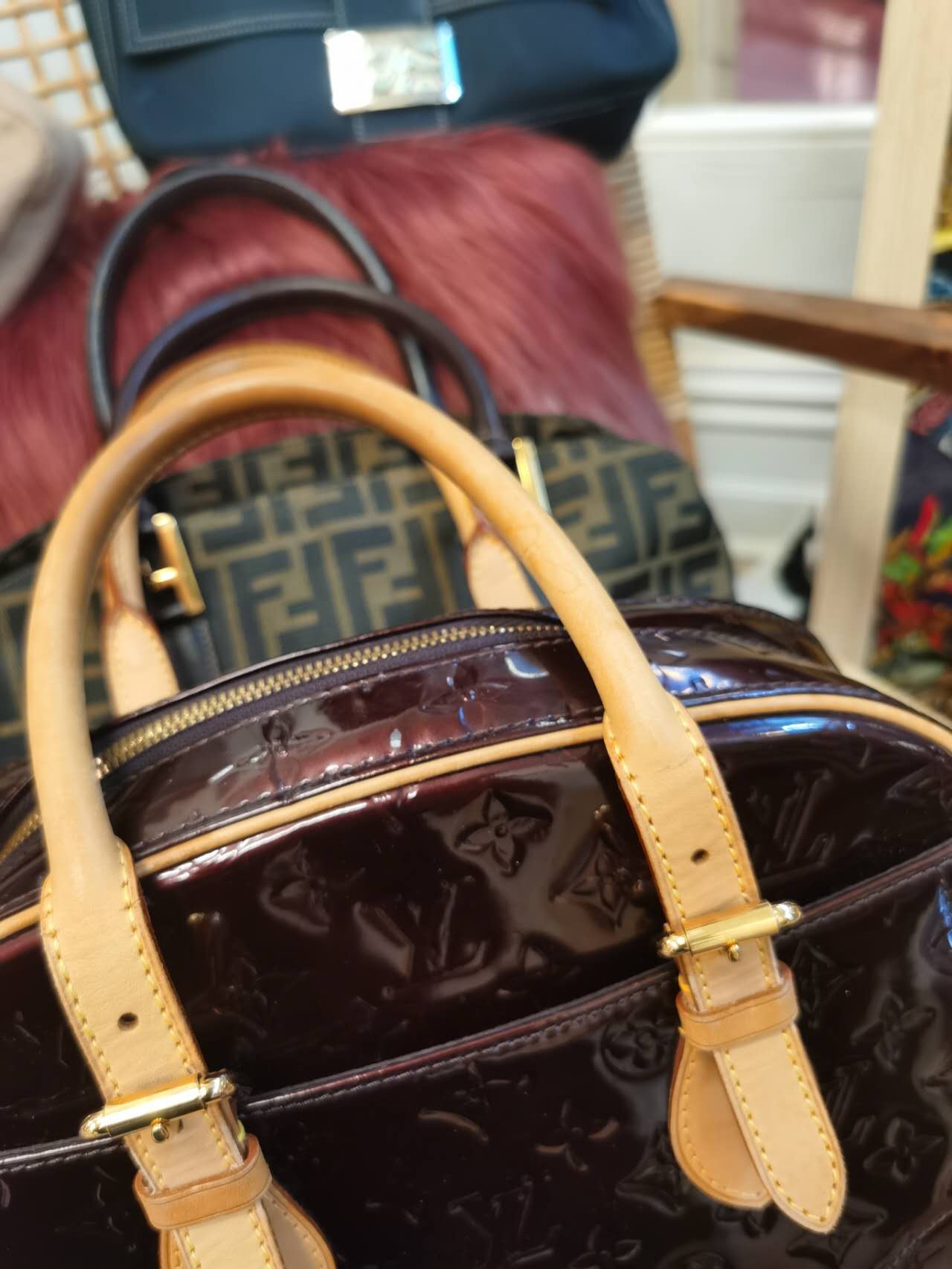 Pre-loved Louis Vuitton Summit Patent Leather Handbag