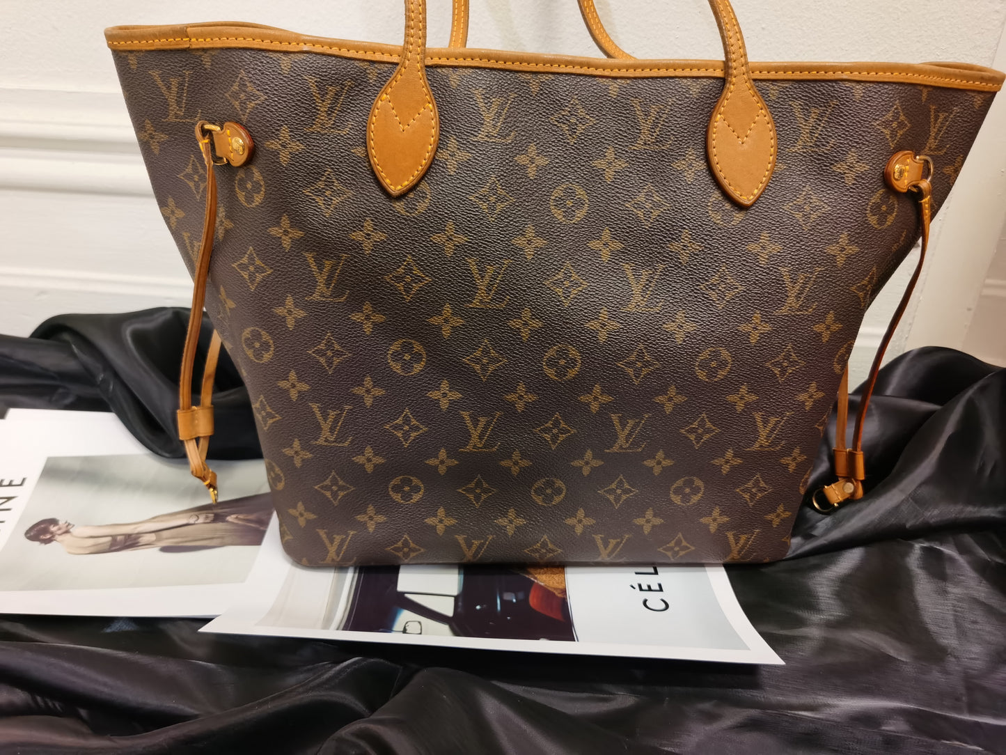 Pre-loved Louis Vuitton Neverfull Leather Tote MM Monogram
